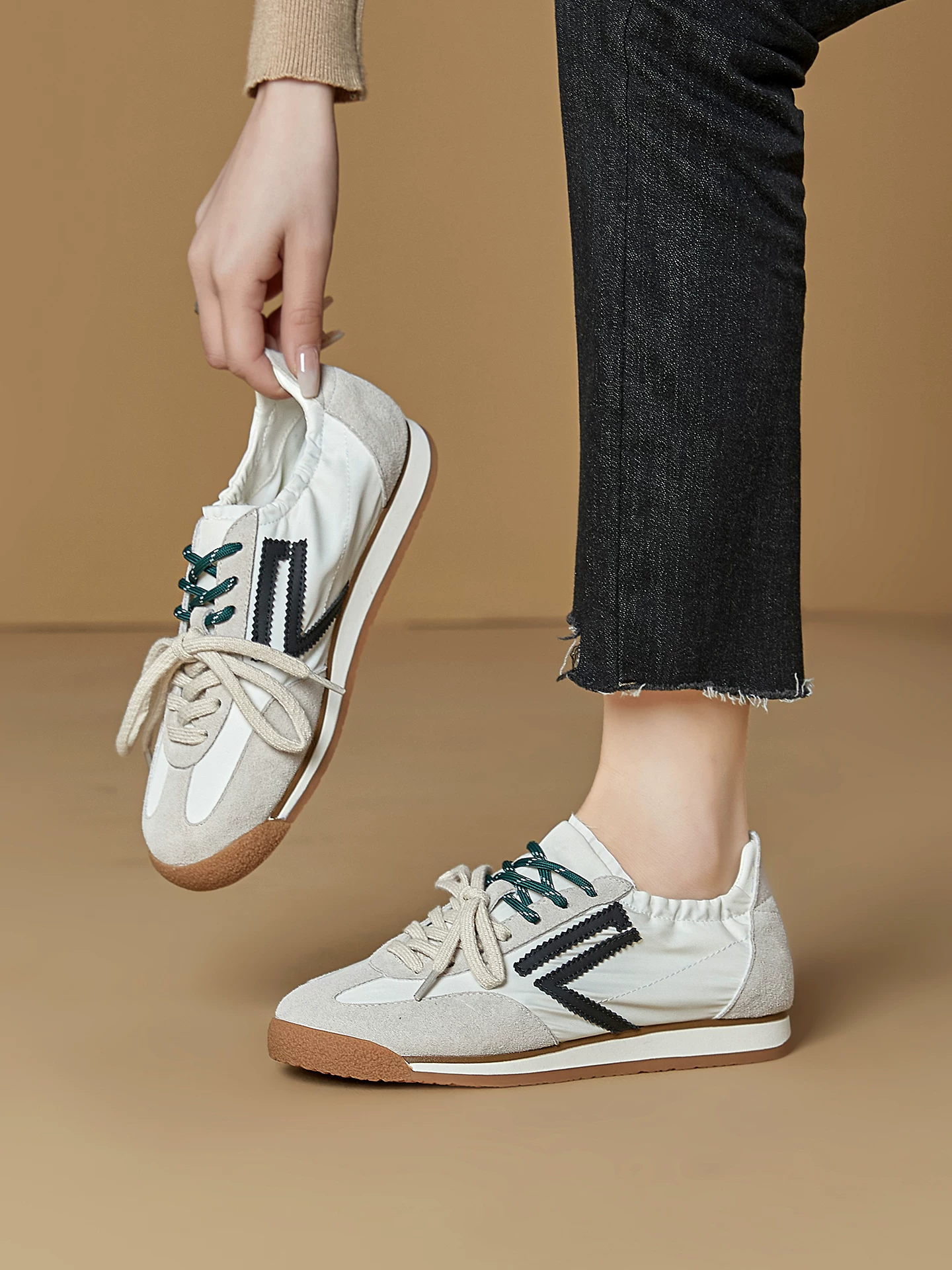 Giày tập ballet đế mềm dành cho nữ, giày thể thao phối màu retro Forrest Gump, giày thể thao đi bộ mùa xuân 2026 mỏng nhẹ thoáng khí.