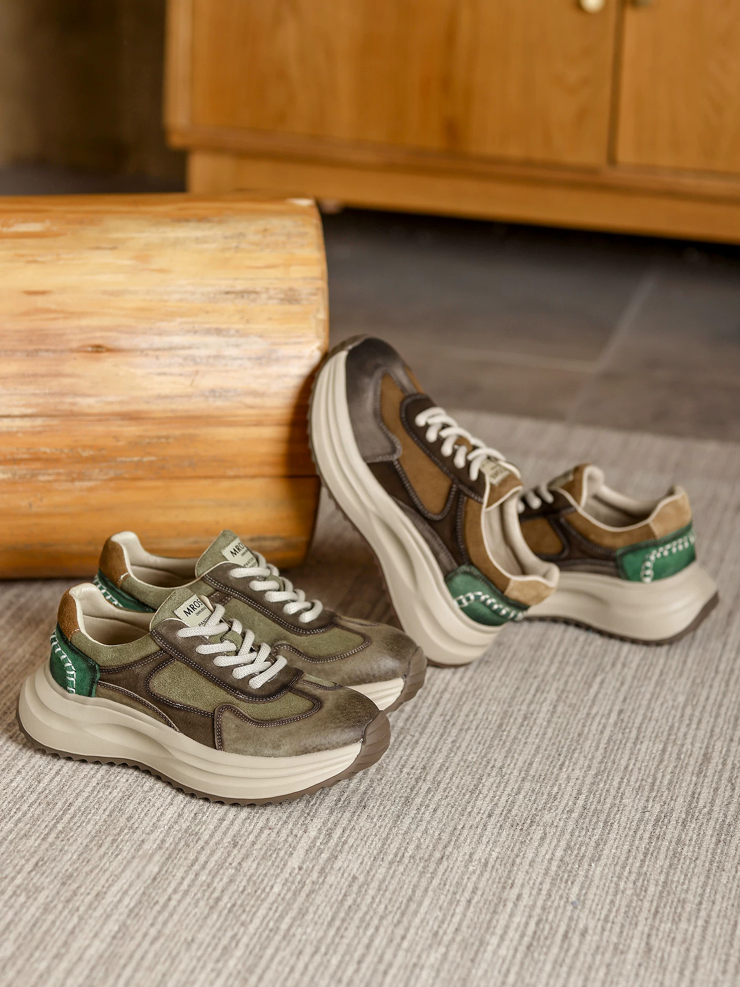 Giày dad shoes nữ phối màu da bò, giày Forrest Gump retro đế dày bằng da thật, giày thể thao nhẹ nhàng mùa xuân 2026 mới.