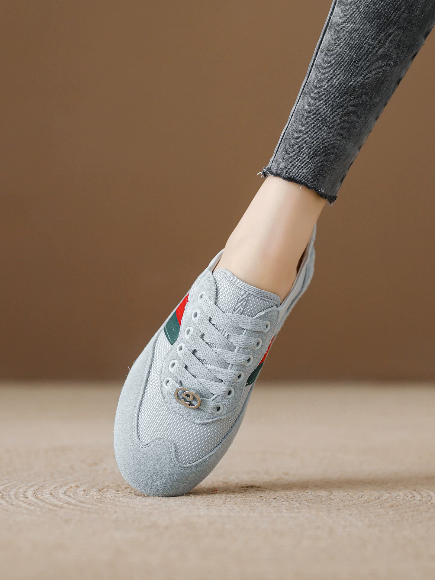 Giày tập ballet đế mỏng kiểu retro dành cho nữ, mẫu mới xuân 2026, đế mềm, giày thể thao lưới thoáng khí thoải mái.