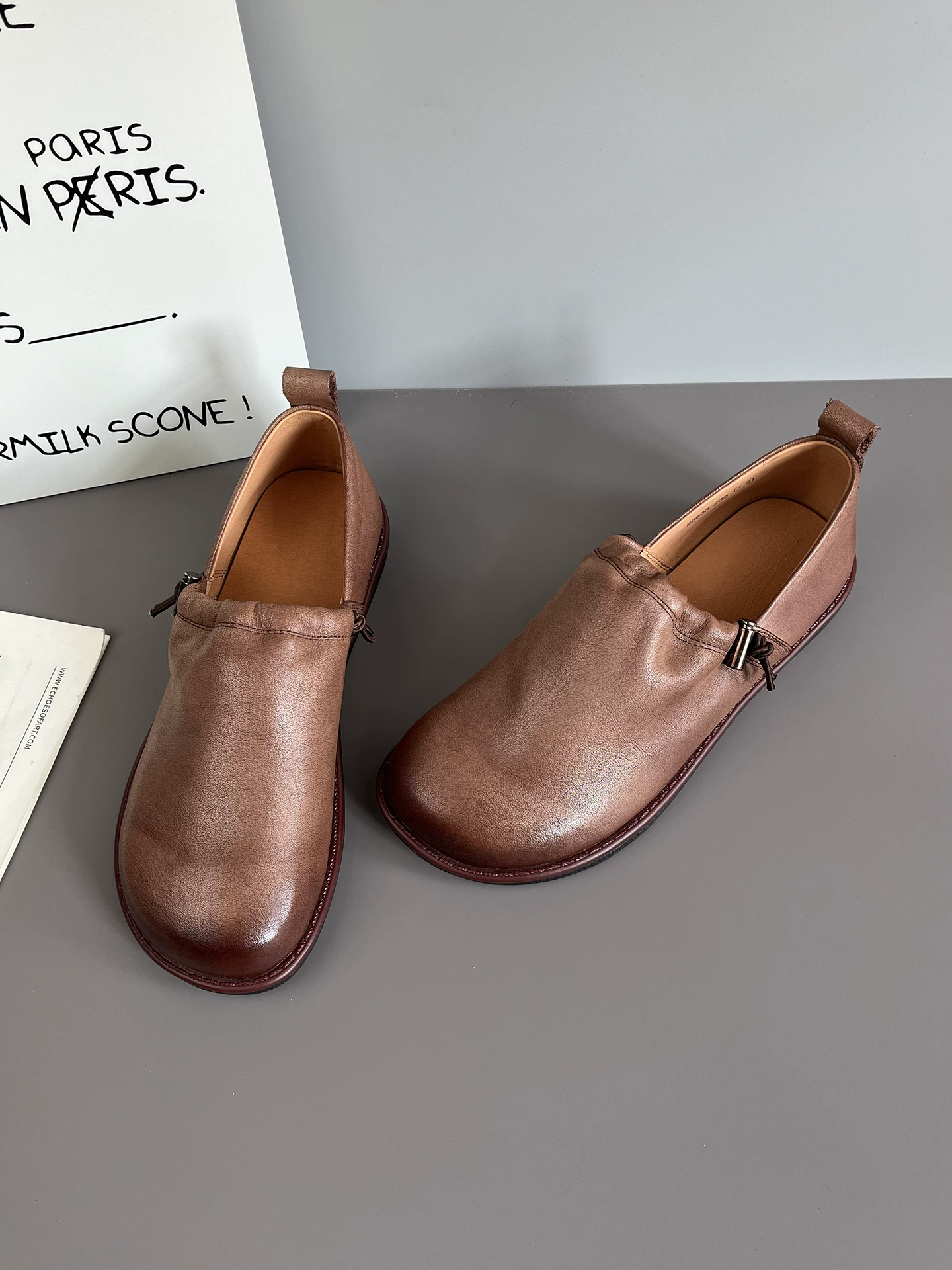 Giày bệt da bò nâu phong cách retro dành cho nữ, kiểu mới xuân 2026, da thật mềm, đế mềm, giày da nhỏ gọn, kiểu lười.