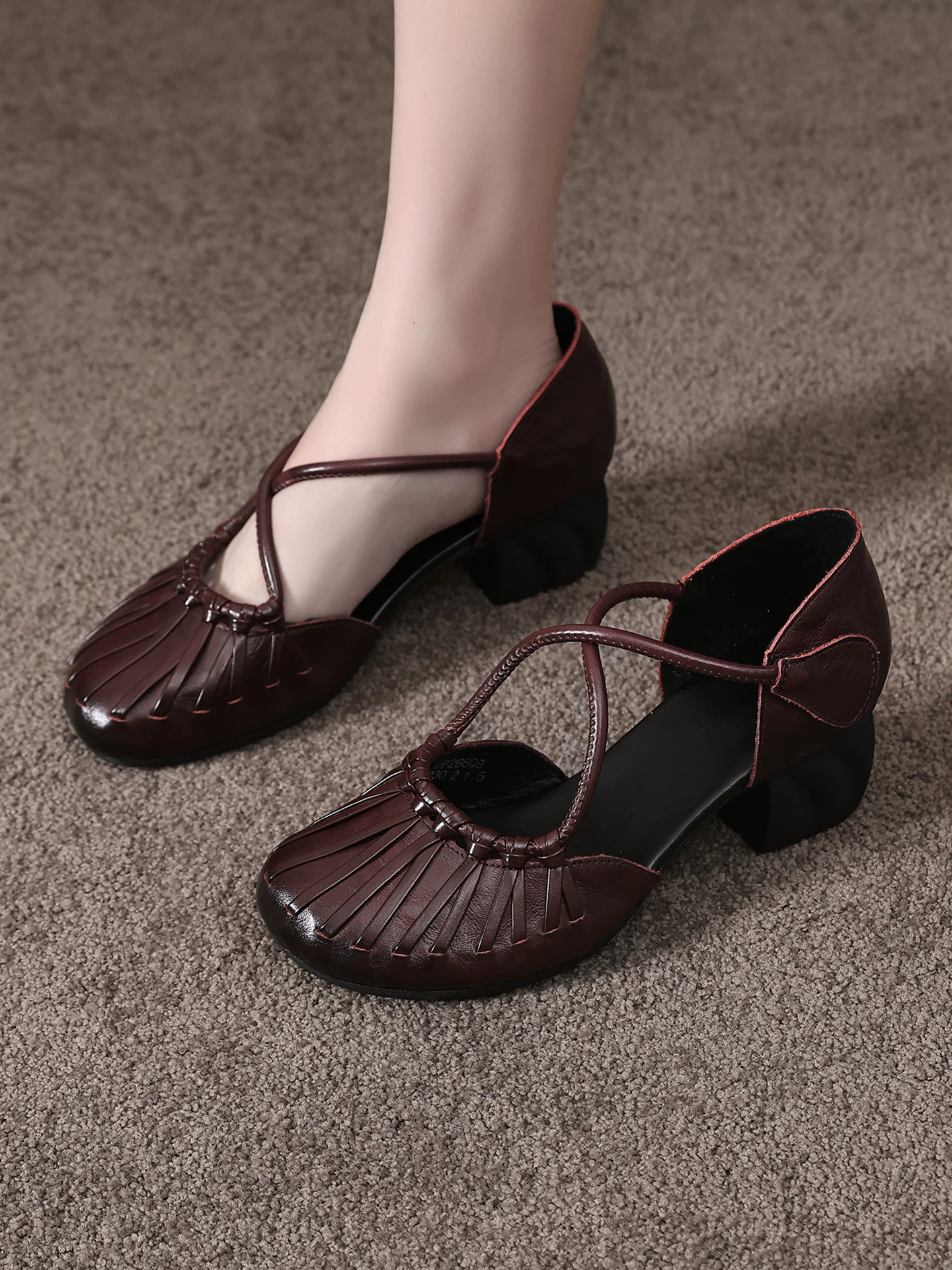 Giày sandal La Mã cổ điển khoét lỗ quai chéo dành cho nữ, kiểu mới mùa hè 2026, giày Mary Jane gót vuông da thật.