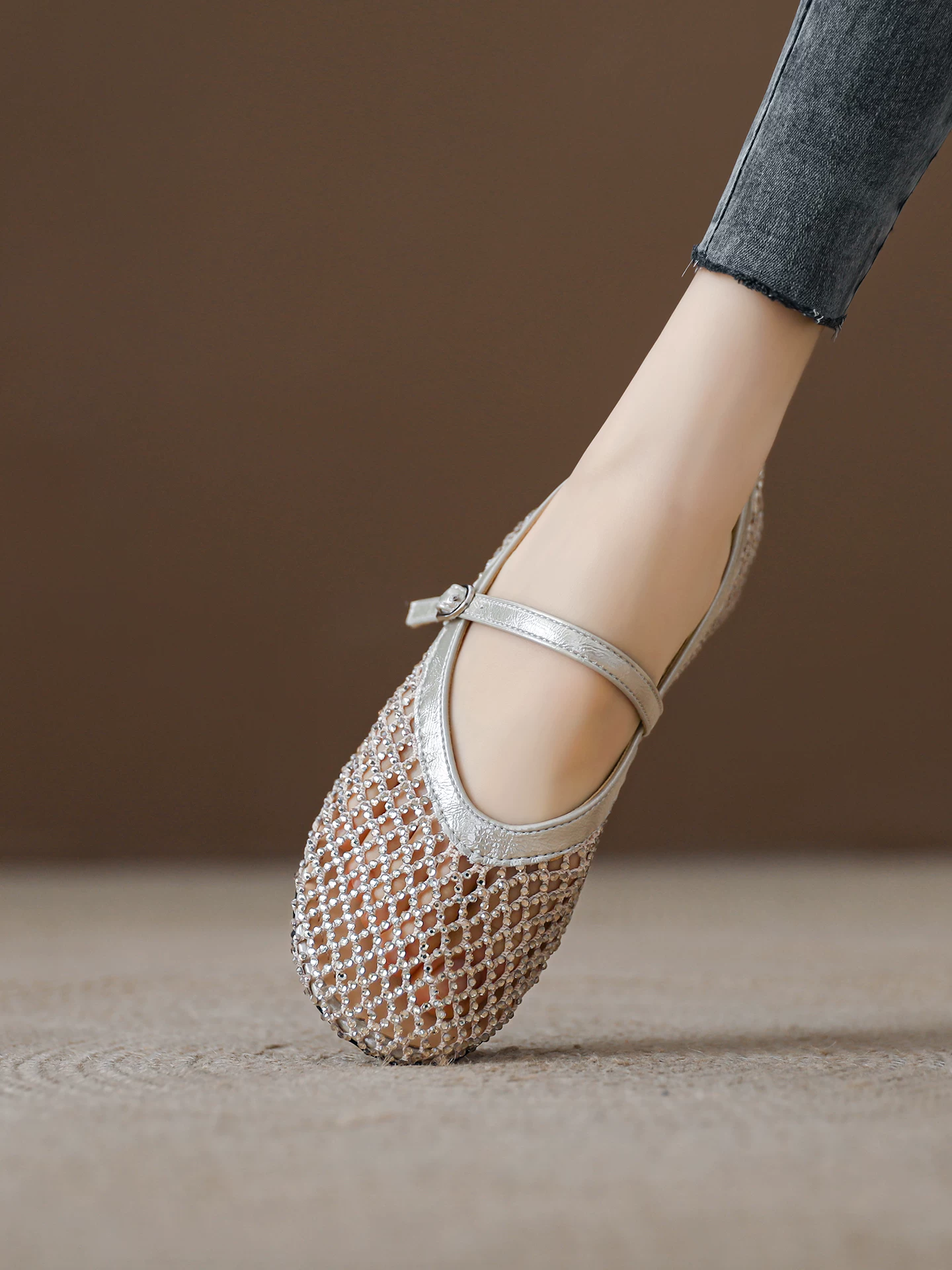 Giày sandal Mary Jane đính đá cho nữ, giày lưới thoáng khí đan rỗng, kiểu mới mùa hè 2026, giày bệt lưới.