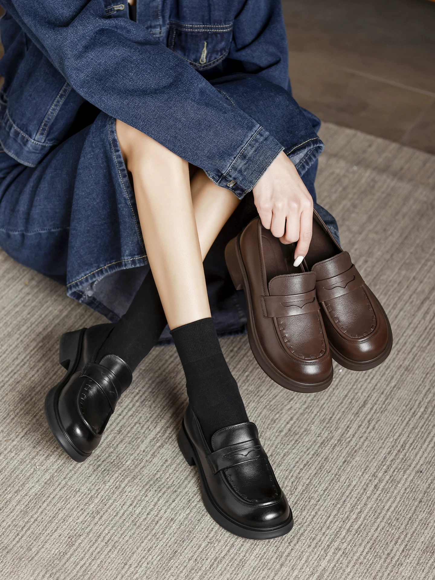 Giày da bò nâu kiểu retro nhỏ gọn dành cho nữ, kiểu dáng Anh, giày lười mùa xuân 2026, kiểu mới, giày da thật dễ mang cho nữ