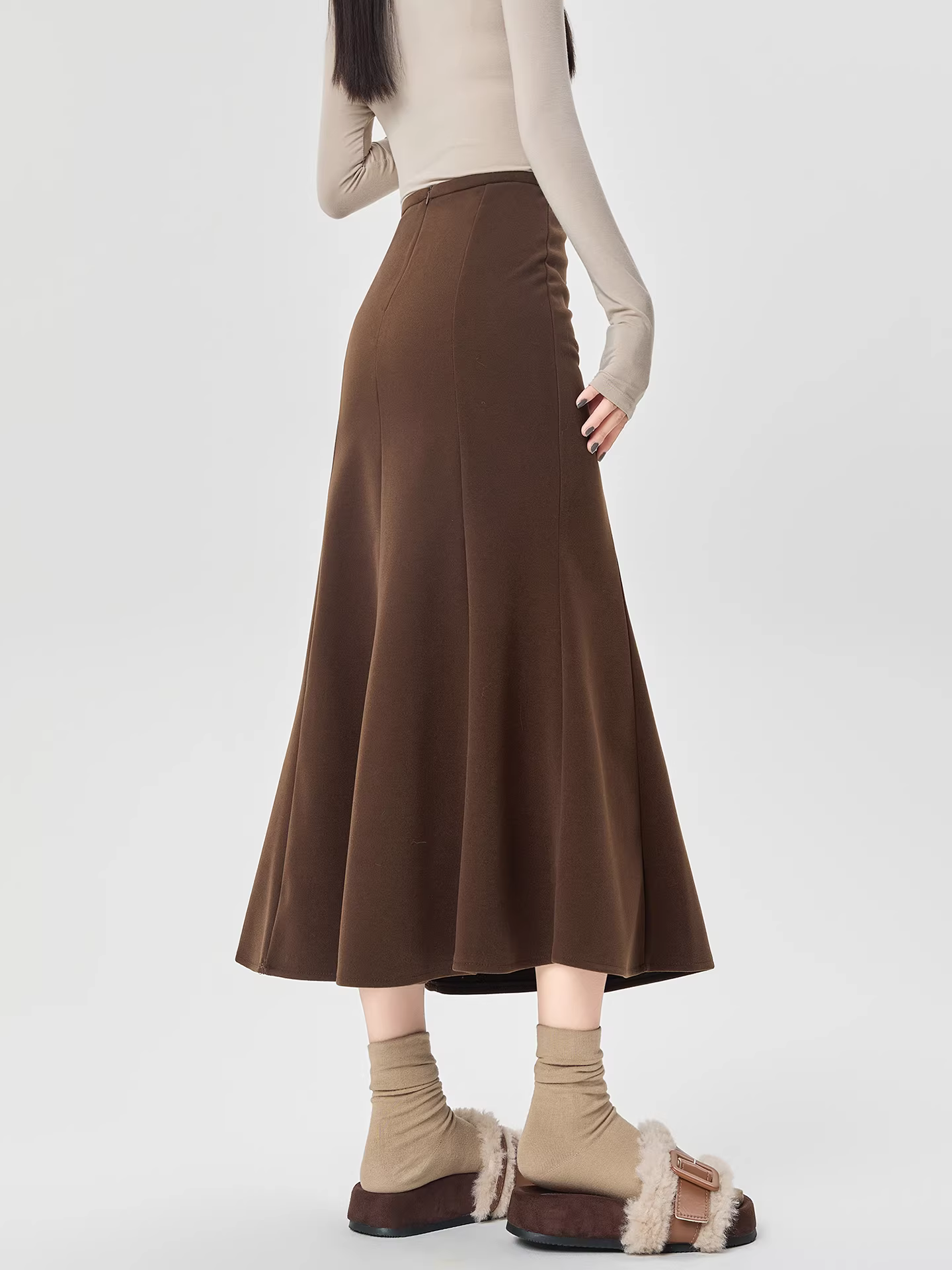 Váy len dày màu cà phê La Chapelle dành cho nữ, kiểu dáng mới thu đông 2025, cạp cao, dáng chữ A, dài ngang đùi, đuôi cá