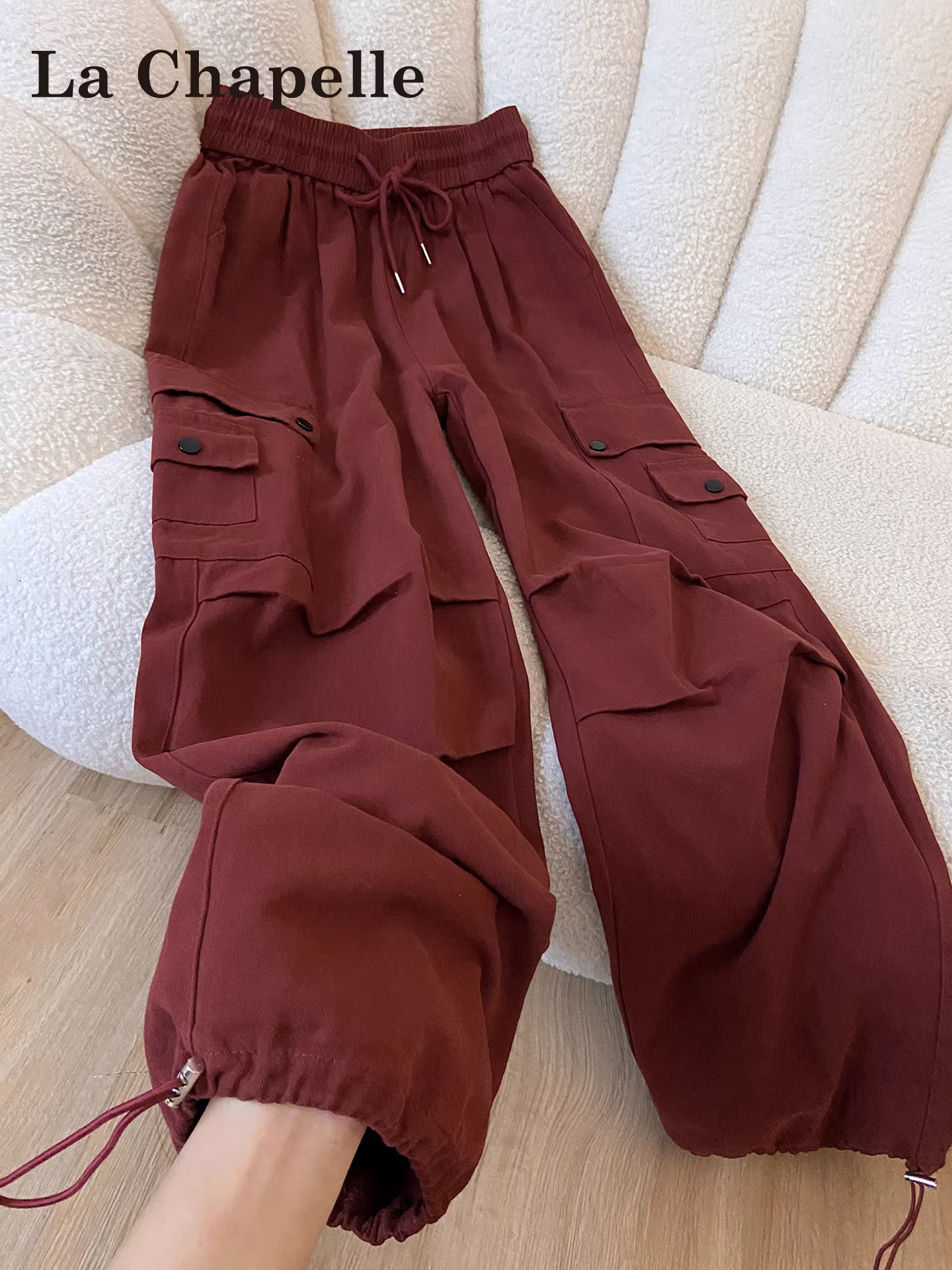 Quần cargo ống rộng kiểu Mỹ La Chapelle màu đỏ dành cho nữ, mẫu mới thu đông 2025, lót lông giữ ấm, phong cách thể thao, thời trang.