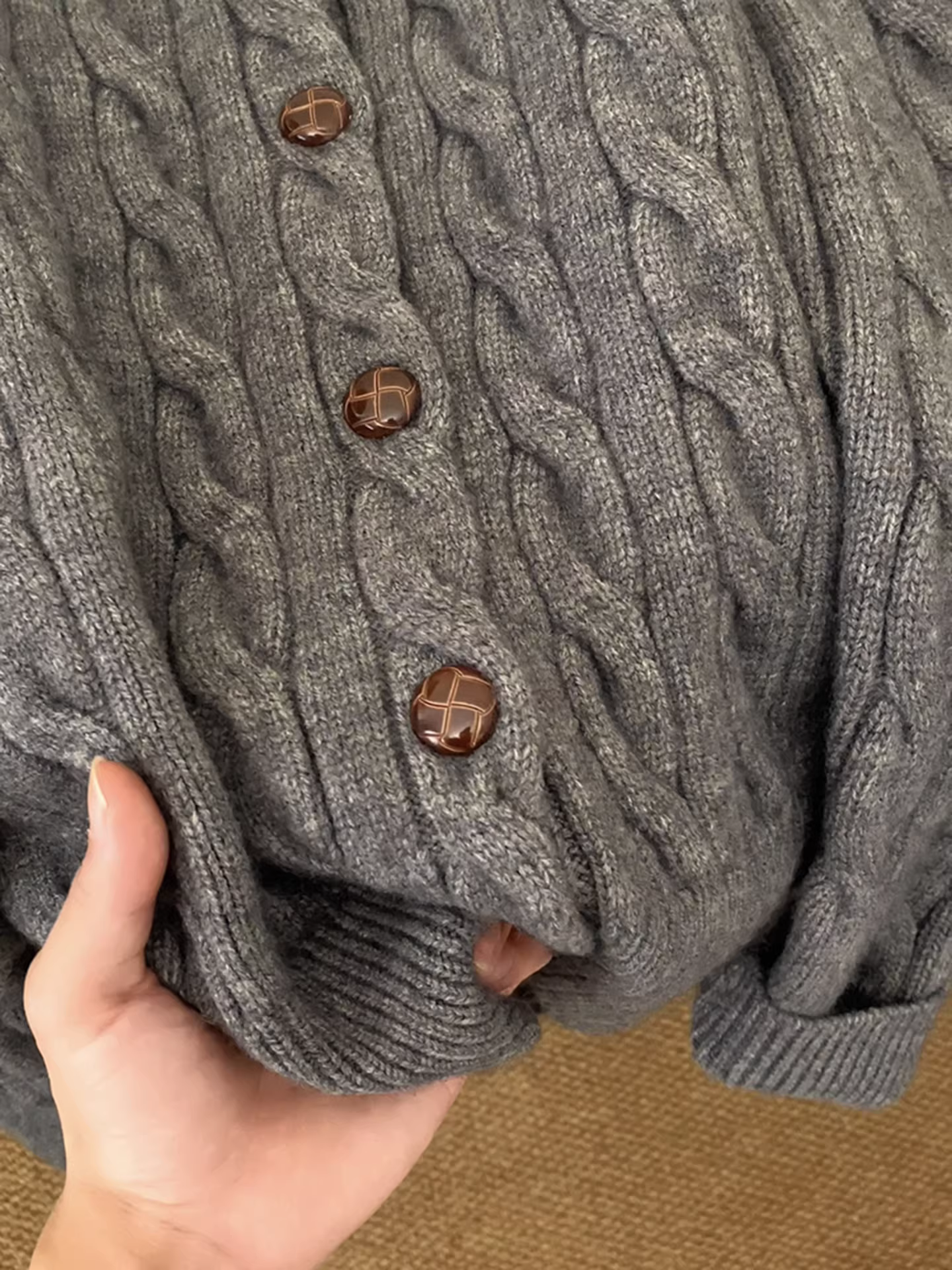 Áo len dệt kim màu xám La Chapelle dành cho nữ 2025 mới mùa thu đông áo khoác kiểu dáng rộng rãi giản dị