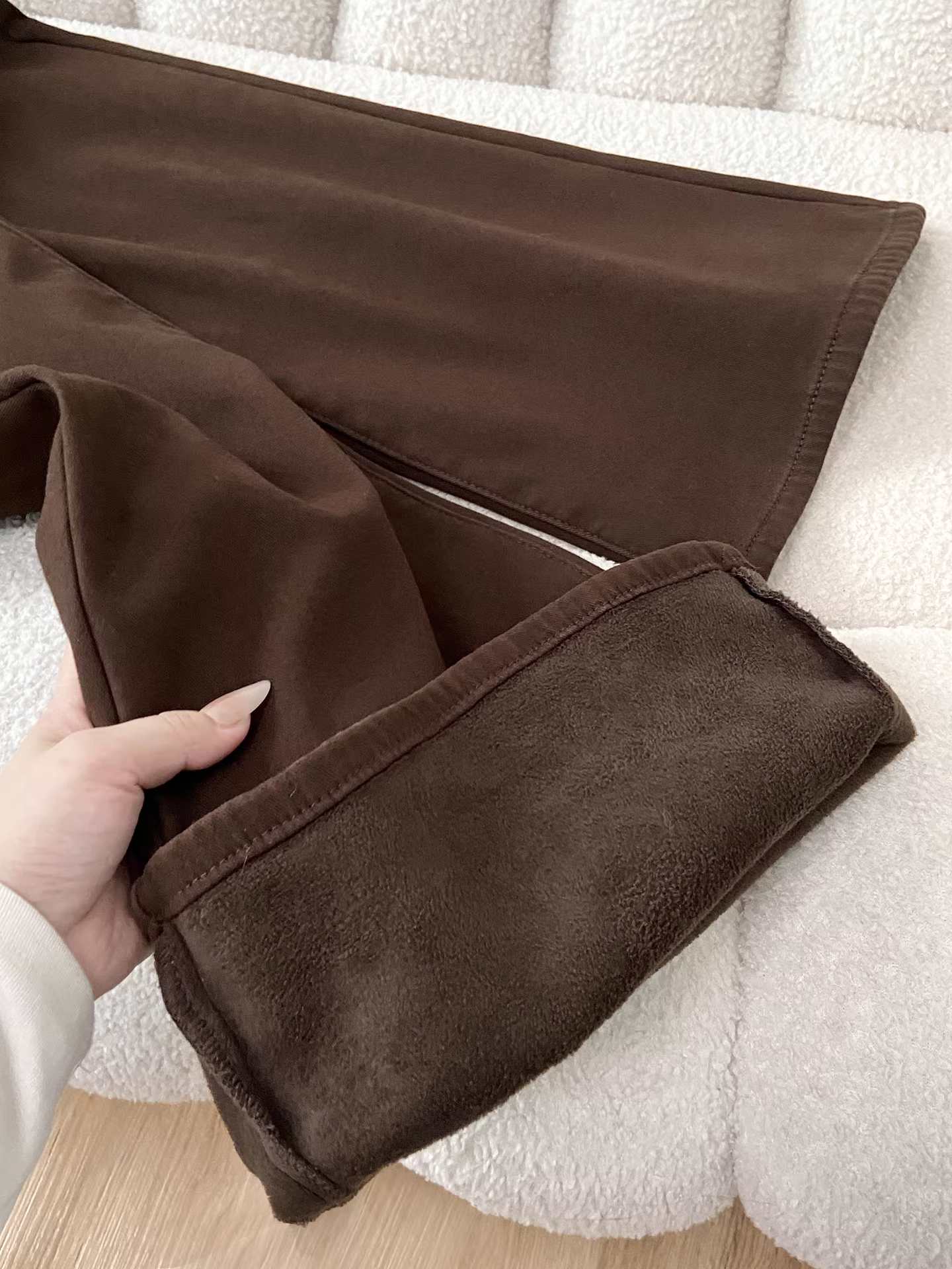 Quần jean ống loe dày dặn lót lông màu cà phê La Chapelle dành cho nữ, quần ống loe cạp cao không bó sát mùa thu đông 2025 mới