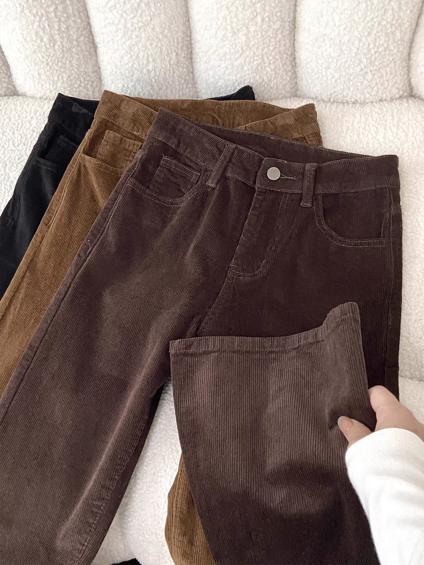 Quần ống loe dày dặn lót lông cừu La Chapelle dành cho nữ, mẫu mới thu đông 2025, cạp cao, ôm dáng, chất liệu nhung tăm.