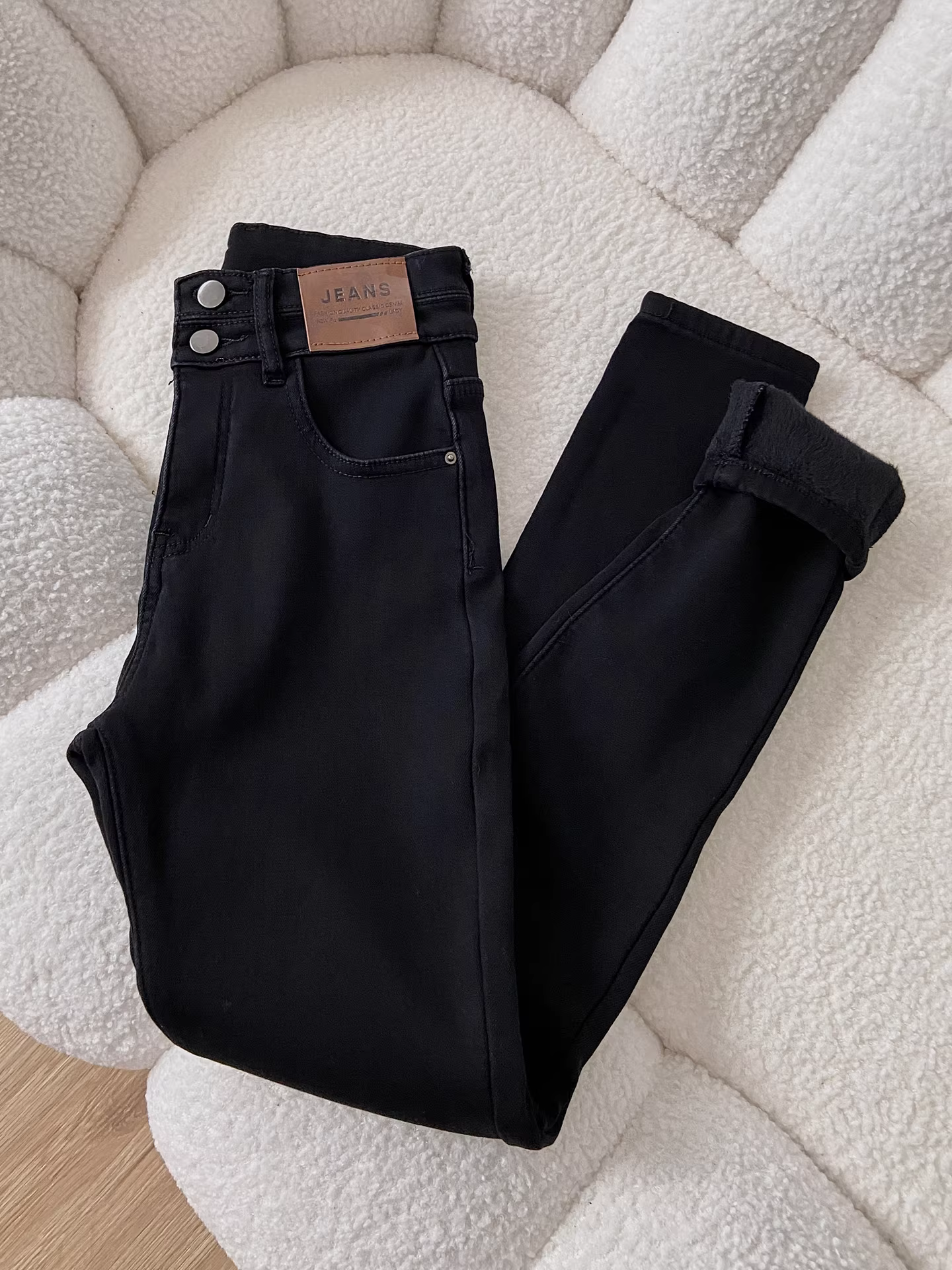 Quần jean đen La Chapelle dành cho nữ 2025 mới mùa thu đông, lót lông cừu, co giãn, kiểu dáng ôm sát, dài đến mắt cá chân