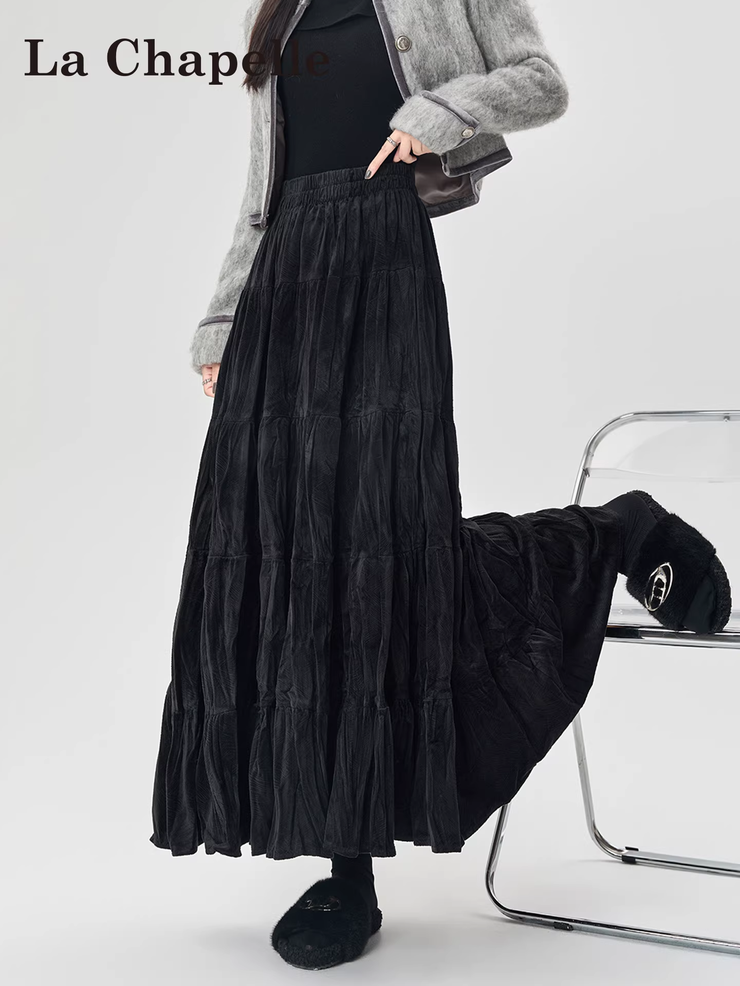 Váy bánh bèo đen La Chapelle dành cho nữ, mùa thu đông 2025, kiểu dáng mới, cạp cao, tôn dáng, dáng chữ A, dài qua gối, dành cho người nhỏ nhắn.