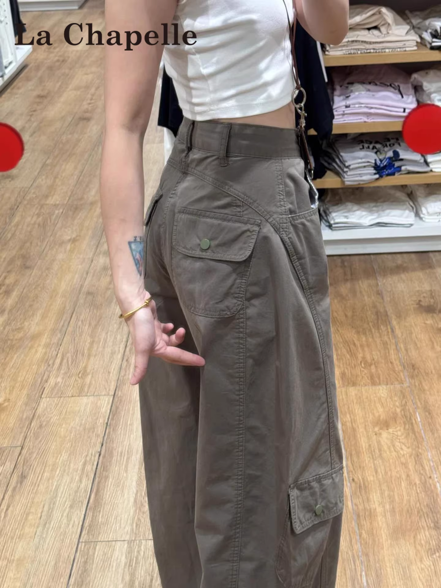 Quần cargo ống rộng dày dặn lót lông phong cách Mỹ La Chapelle dành cho nữ, quần ống đứng dáng rộng mới mùa thu đông 2025.