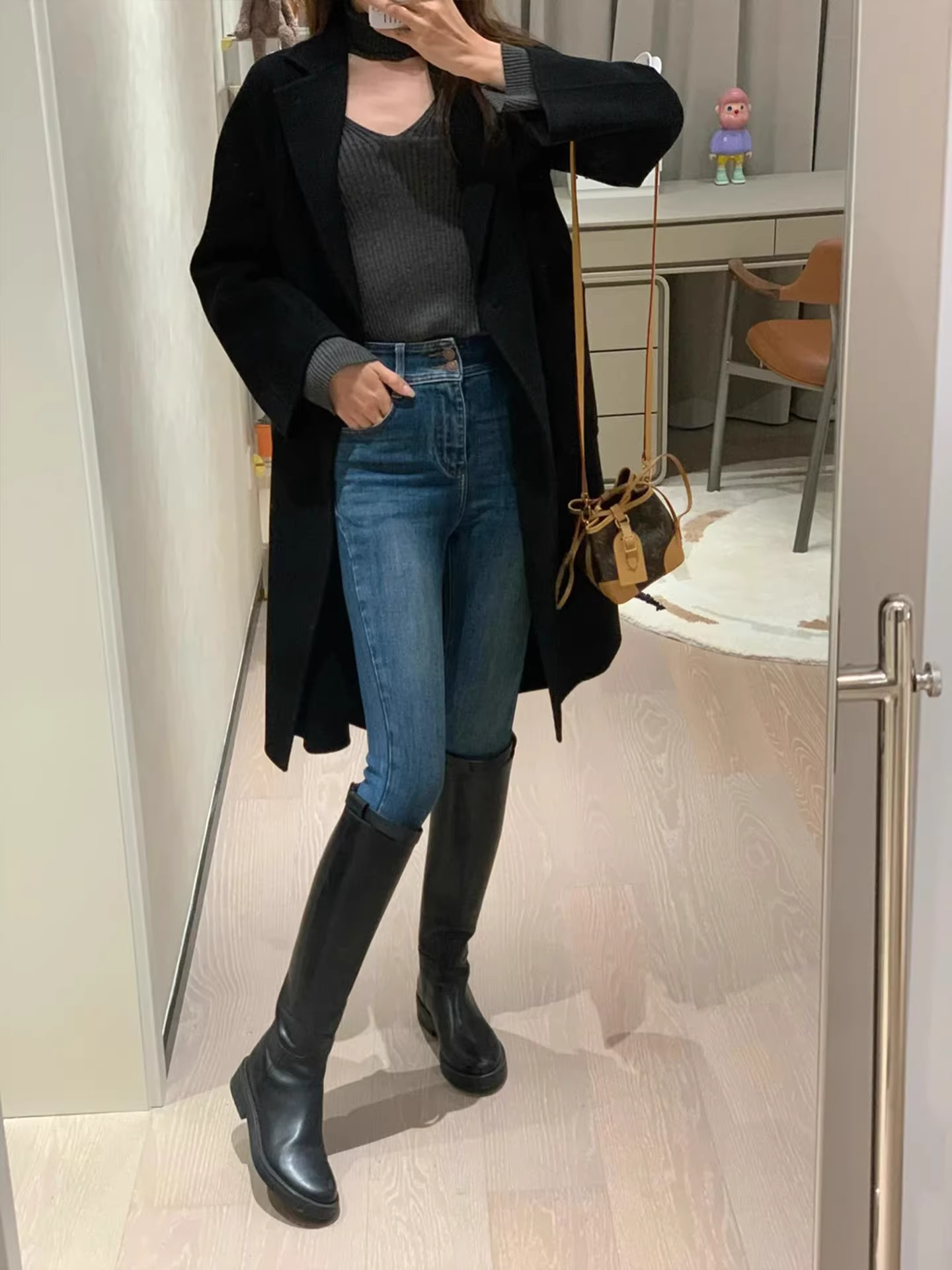 Quần jean nữ La Chapelle kiểu dáng ôm sát, lót lông dày, chất liệu retro, mùa thu đông 2025, kiểu dáng bút chì ôm sát.