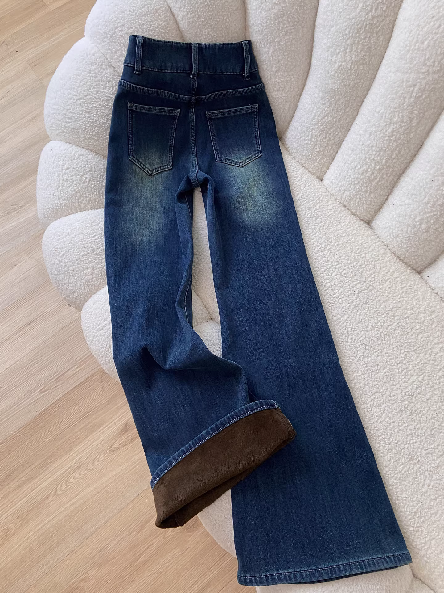 Quần jeans ống loe lót lông cừu La Chapelle dành cho nữ, mẫu mới thu đông 2025, dày dặn, cạp cao, ôm dáng, không bó sát.