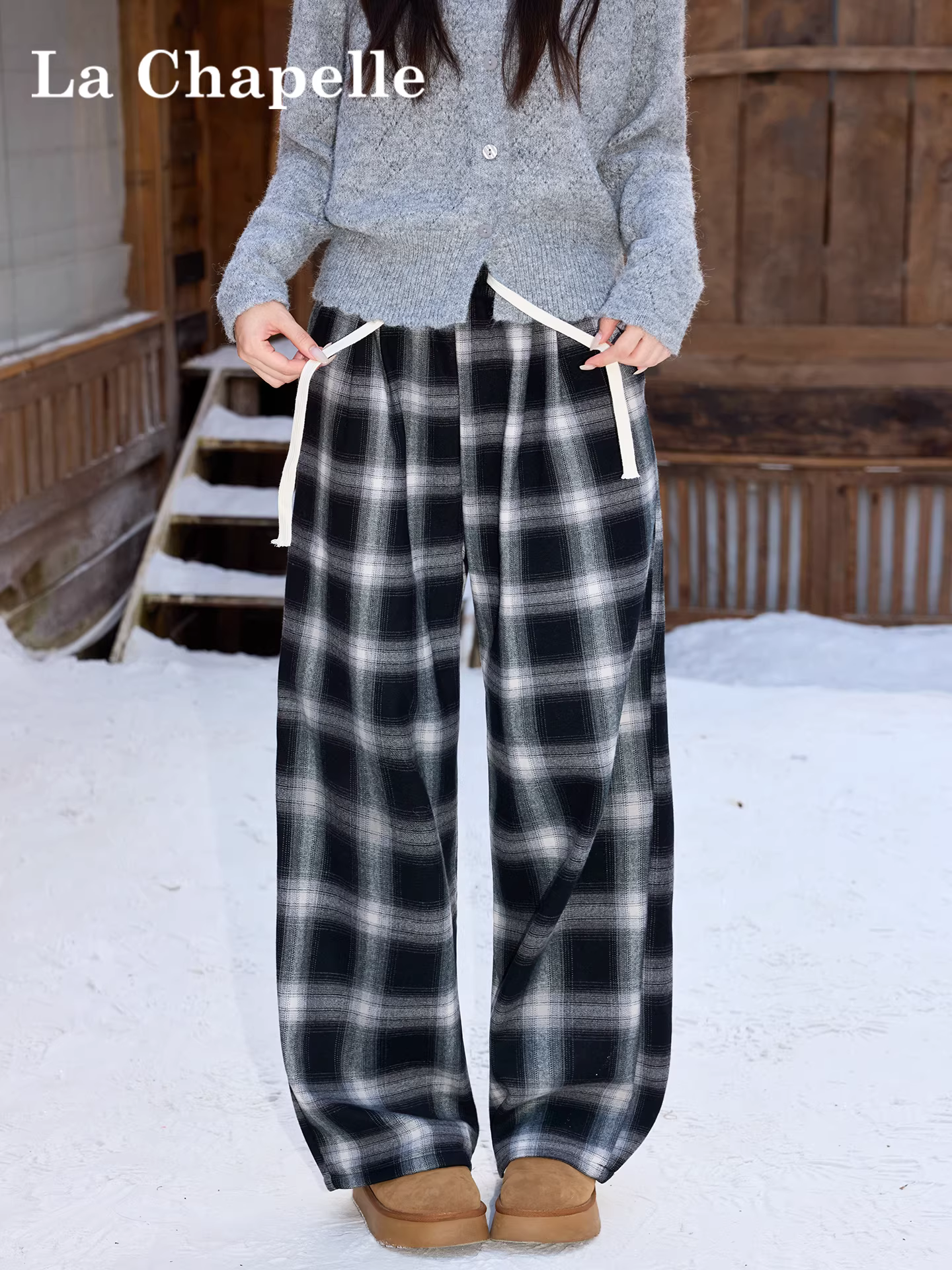 Quần ống rộng dày dặn lót lông cừu kẻ ô đen La Chapelle dành cho nữ, mẫu mới thu đông 2025, kiểu dáng suôn mềm mại, thoải mái.