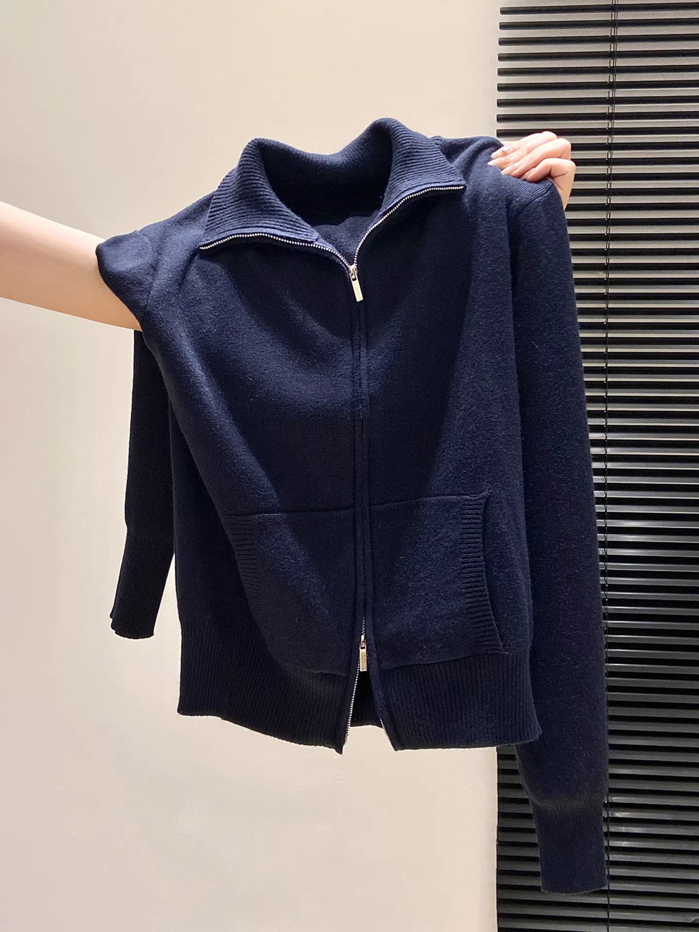 Áo cardigan len dệt kim cổ nửa cao tay dài La Chapelle dành cho nữ, mẫu mới thu đông 2025, kiểu dáng nhỏ nhắn