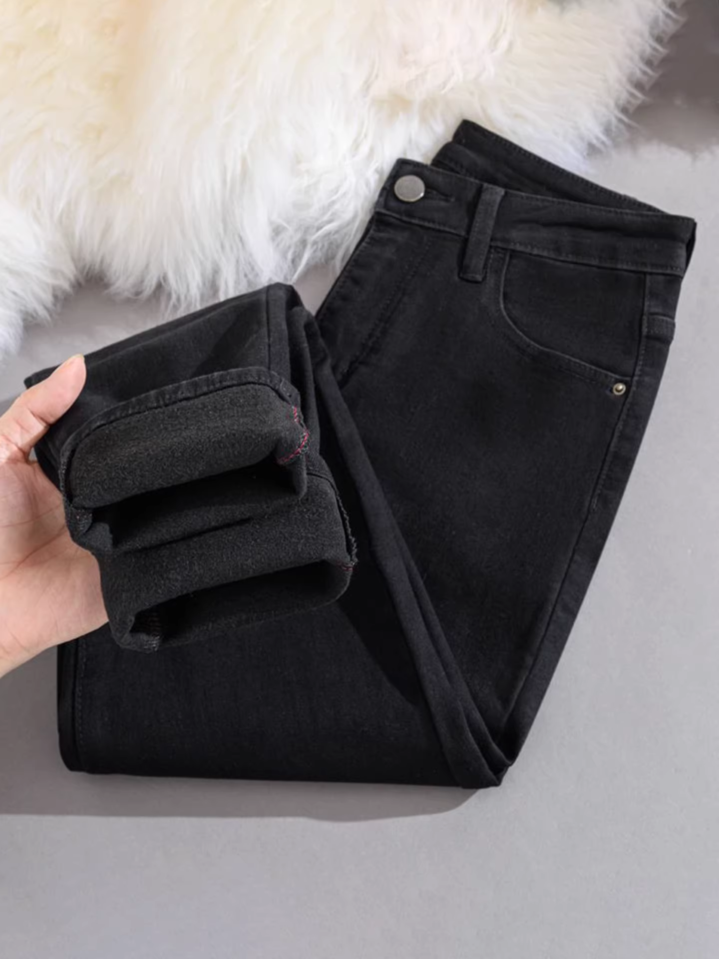 Quần jean nữ La Chapelle màu đen, lót lông cừu, kiểu ôm sát, cạp cao, dáng bút chì, mới thu đông 2025