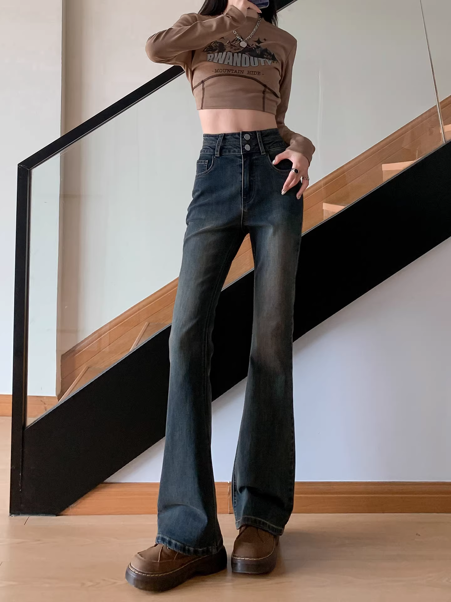 Quần jeans nữ La Chapelle kiểu dáng retro, lót lông dày, ống loe, mùa thu đông 2025, cạp cao, kiểu dáng Mỹ.