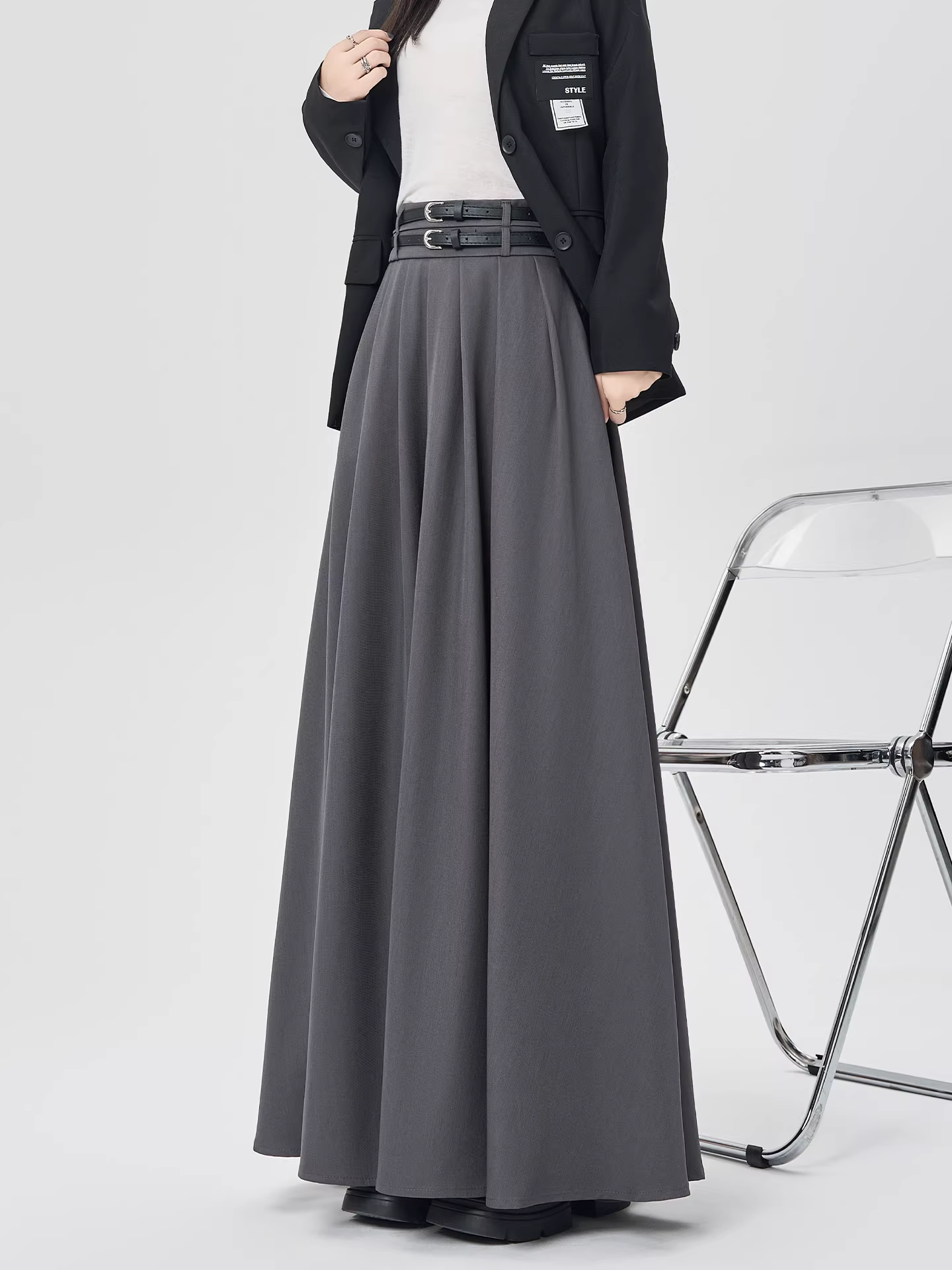 Váy xếp ly đen La Chapelle dành cho nữ, mẫu mới thu đông 2025, cạp cao, dáng chữ A, midi, dành cho người nhỏ nhắn