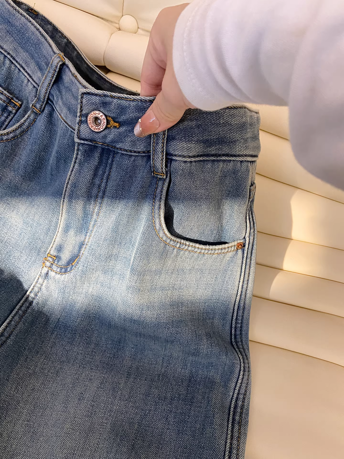 Quần jeans ống rộng lót lông dày kiểu La Chapelle dành cho nữ, thu đông 2025, kiểu dáng mới, cạp cao, ôm dáng, thẳng.