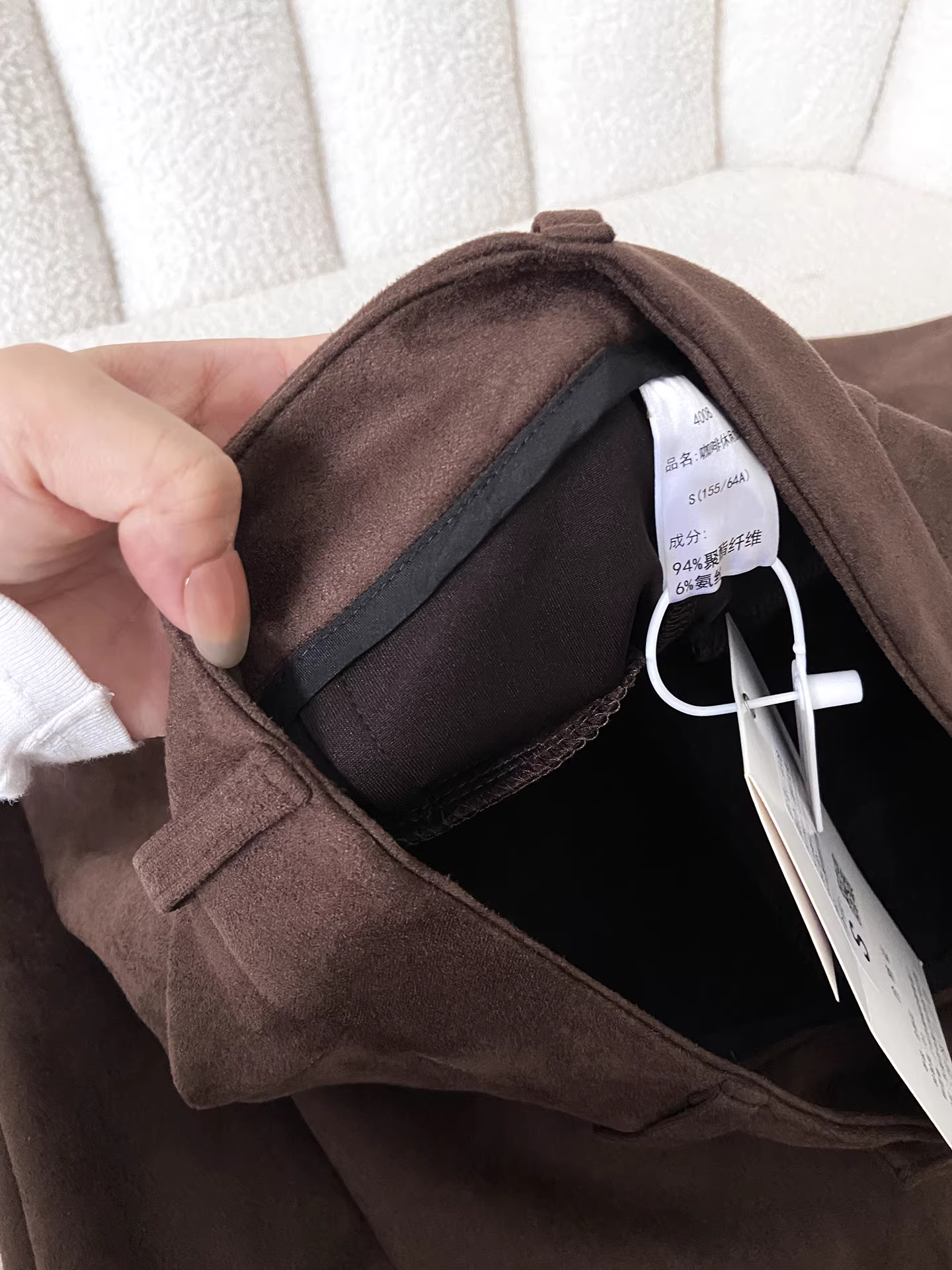 Quần âu nữ La Chapelle chất liệu da lộn màu cà phê, dáng rộng, xu hướng thu đông 2025, cạp cao, dáng thẳng, size nhỏ nhắn