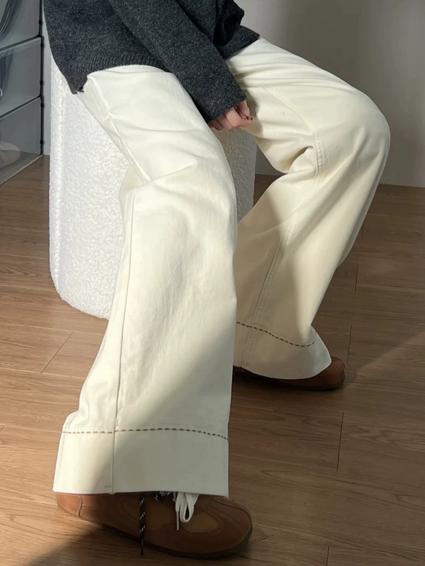 Quần jeans trắng La Chapelle ống rộng, cạp cao, dáng suông, dành cho nữ, mẫu mới thu đông 2025, phù hợp với người nhỏ nhắn