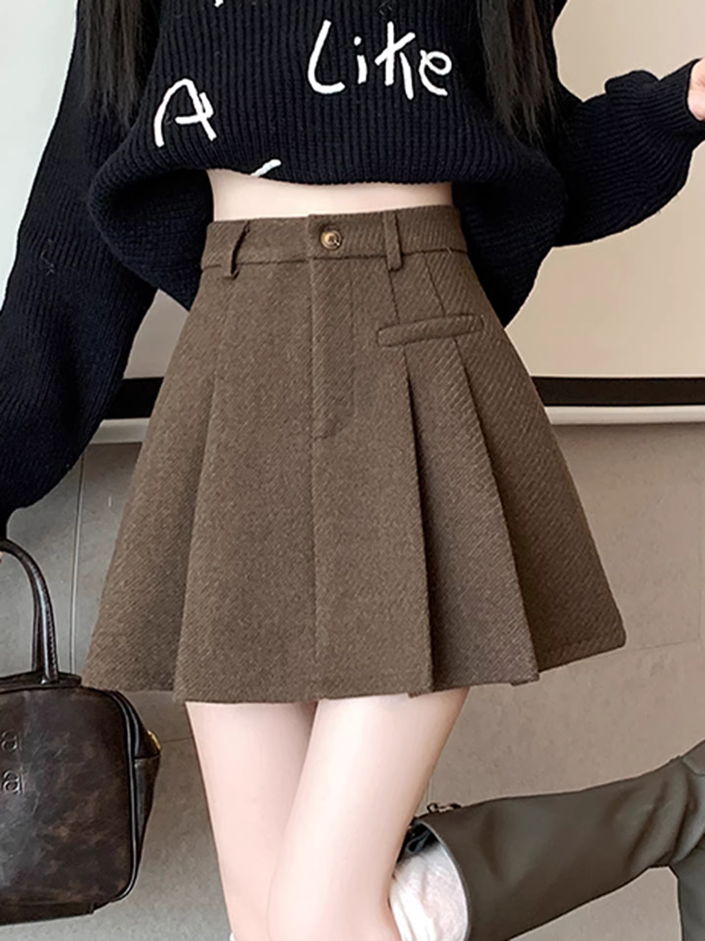 Váy xếp ly màu nâu La Chapelle dành cho nữ, mẫu mới thu đông 2025, cạp cao, dáng ôm, kiểu chữ A, ngắn