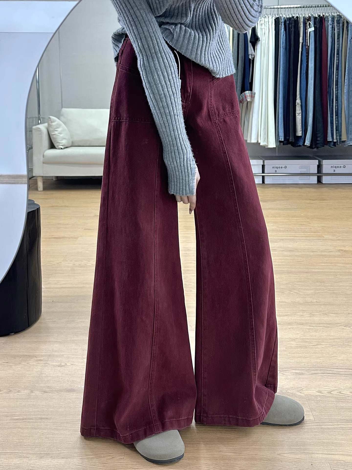 Quần jeans xòe kiểu Mỹ La Chapelle màu trắng, chất liệu mềm mại dành cho nữ, mẫu mới thu đông 2025, ôm dáng, không bó sát.