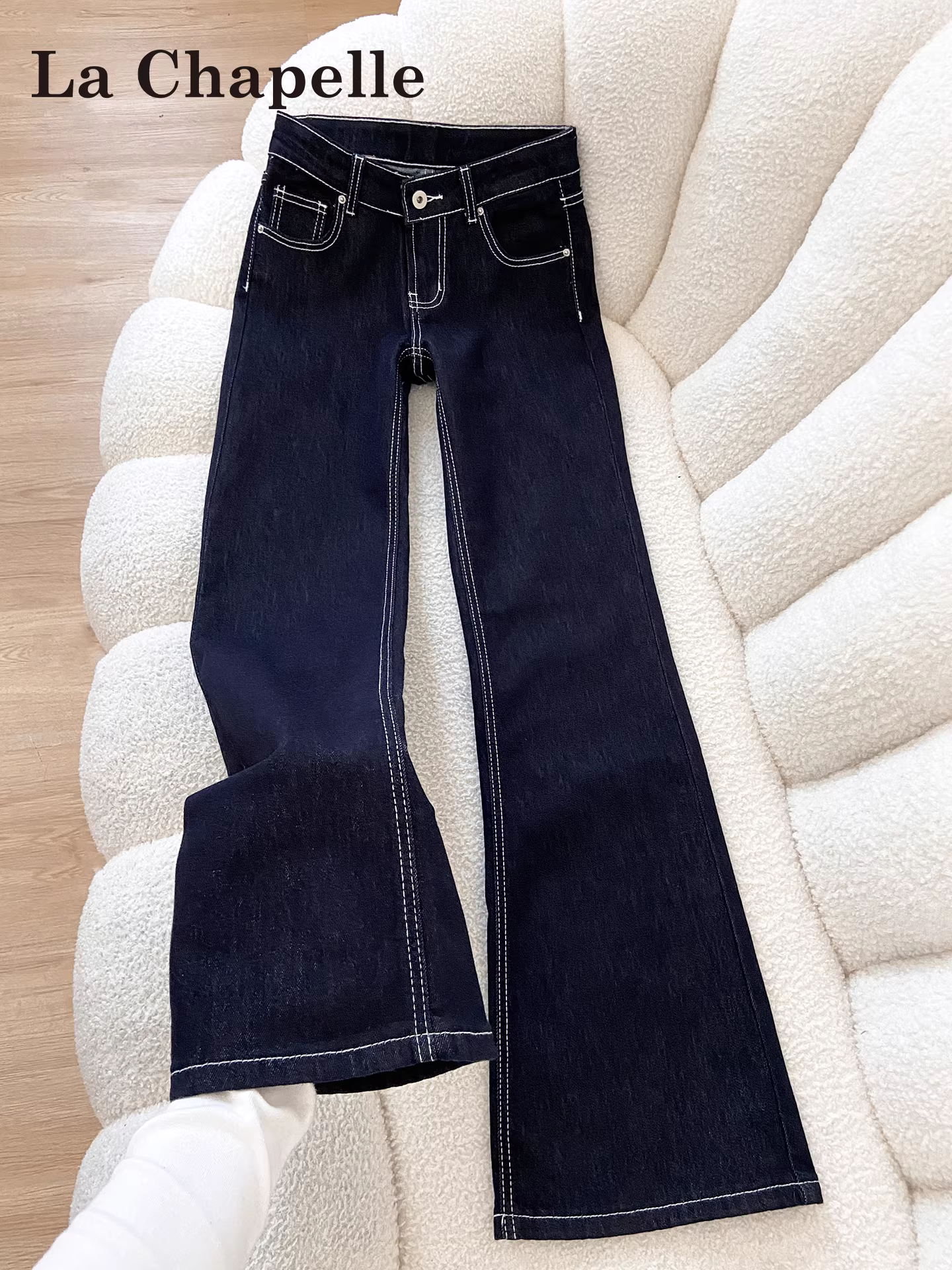 Quần jeans xòe màu xanh đậm La Chapelle dành cho nữ, kiểu dáng ôm sát, cạp cao, dáng chuông, mới thu đông 2025