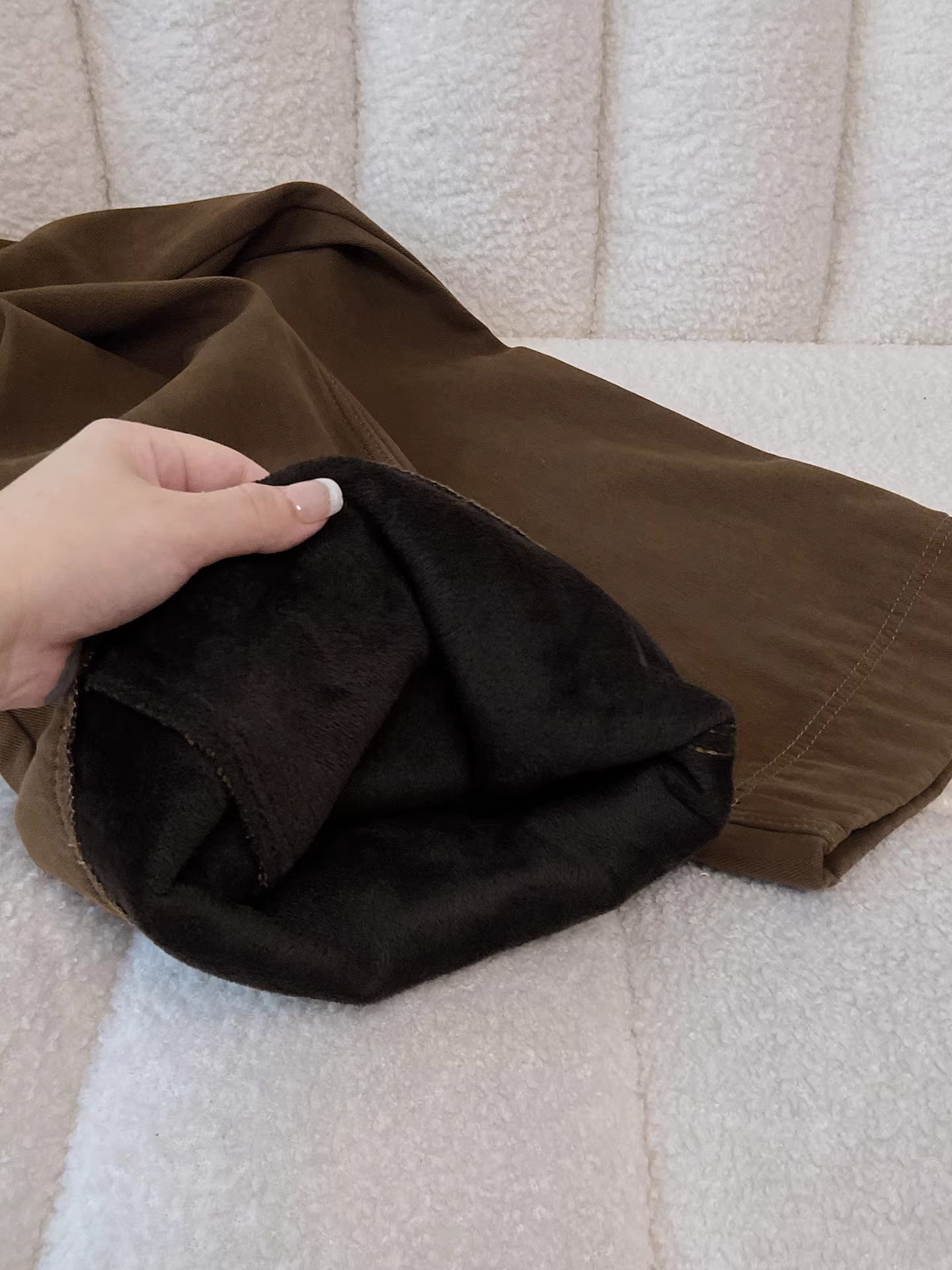 Quần jean nữ La Chapelle cạp cao, lót lông cừu, màu cà phê, dáng loe, kiểu mới thu đông 2025, quần loe không bó sát