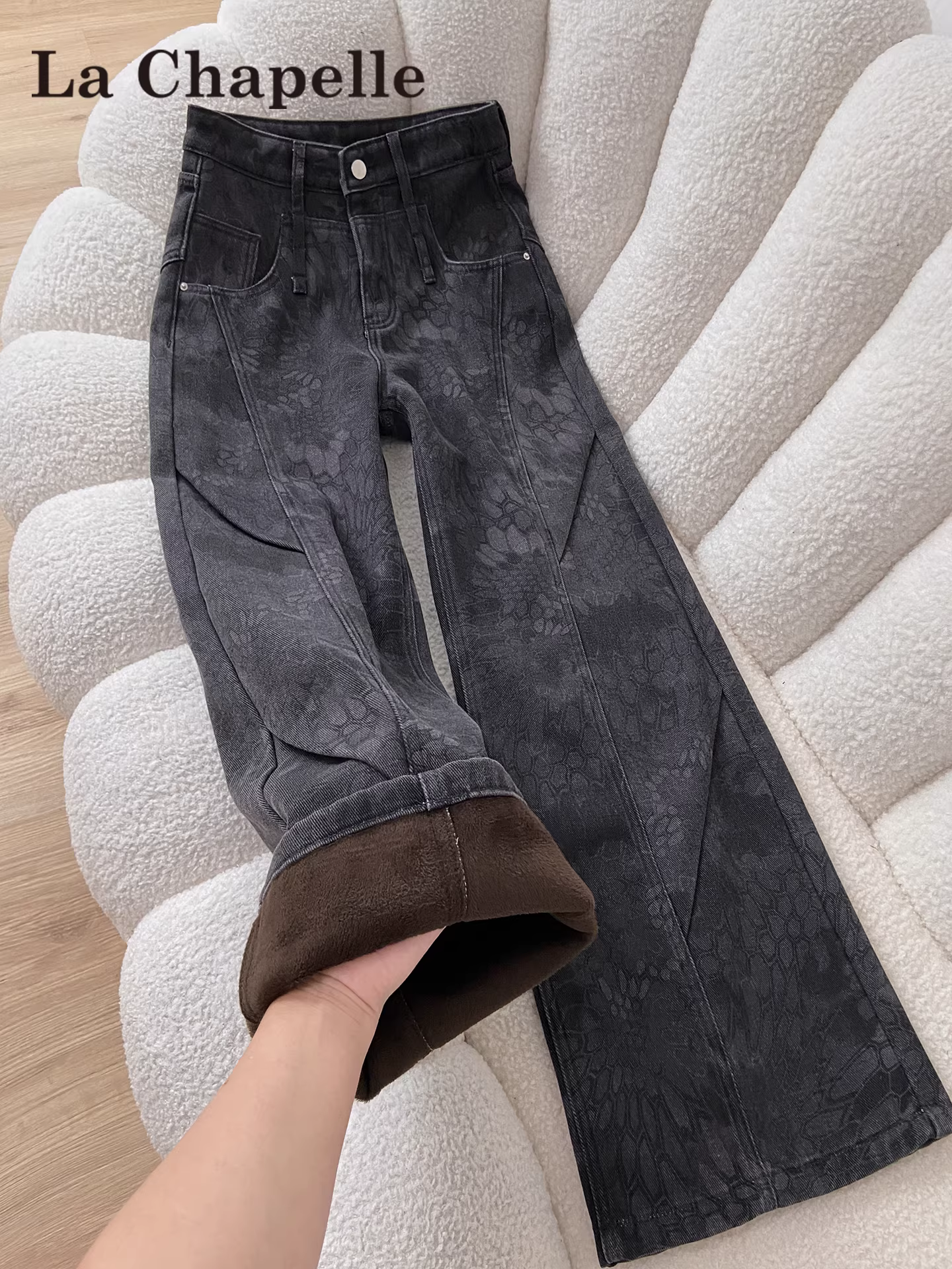 Quần jeans ống rộng lót lông màu xám La Chapelle dành cho nữ, thiết kế rộng rãi, dài chấm đất, kiểu dáng mùa thu đông 2025