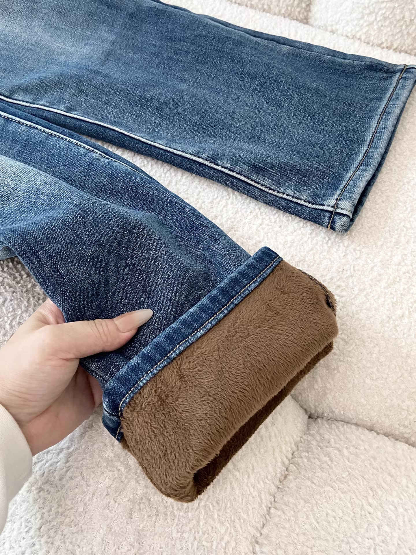 Quần jeans ống rộng dày dặn lót lông cừu đen La Chapelle dành cho nữ, mẫu mới thu đông 2025, dáng thẳng, size nhỏ nhắn
