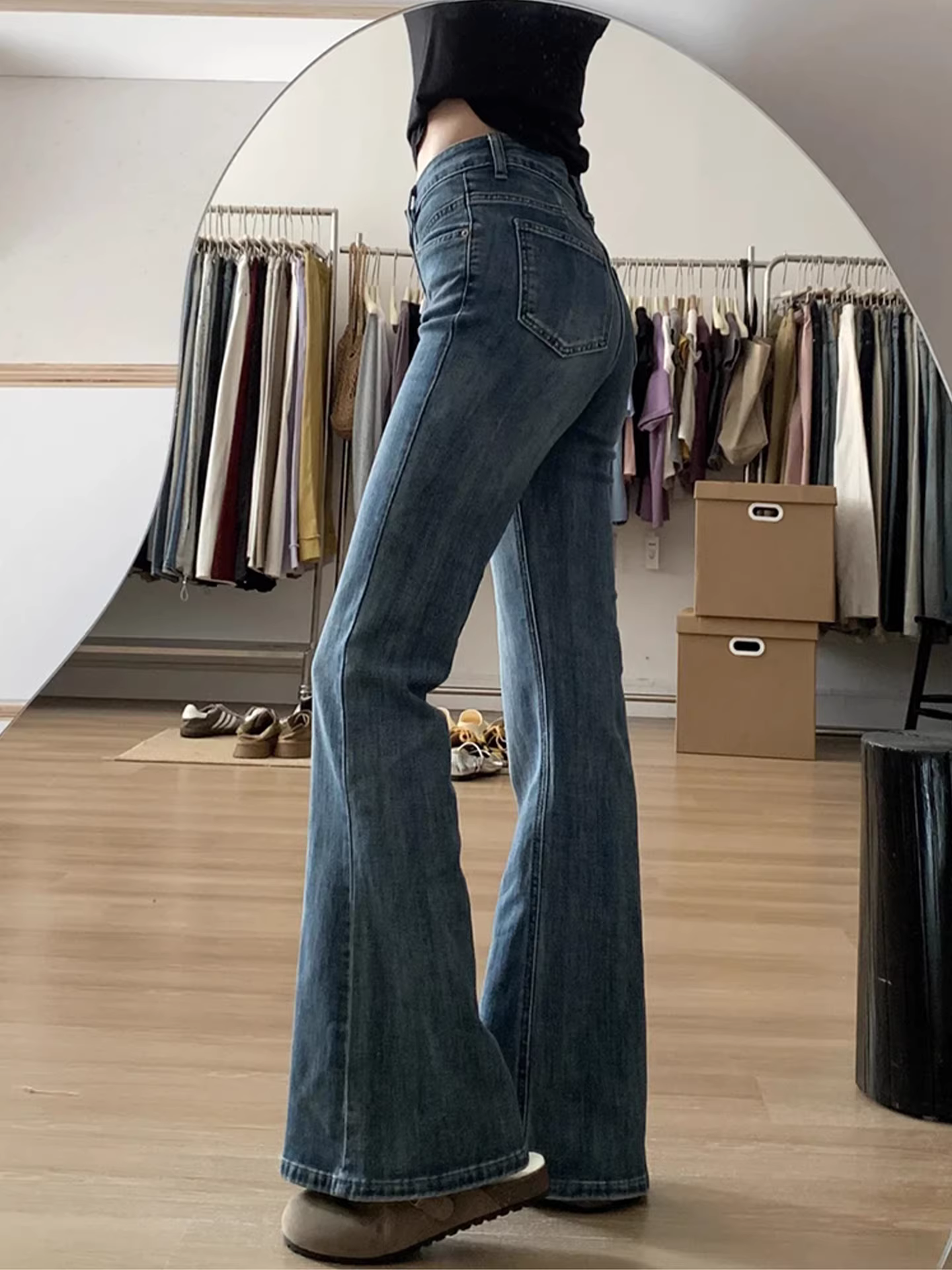 Quần jean nữ La Chapelle kiểu dáng retro, lót lông dày, ống loe, mùa thu đông 2025, cạp cao, chất liệu co giãn.