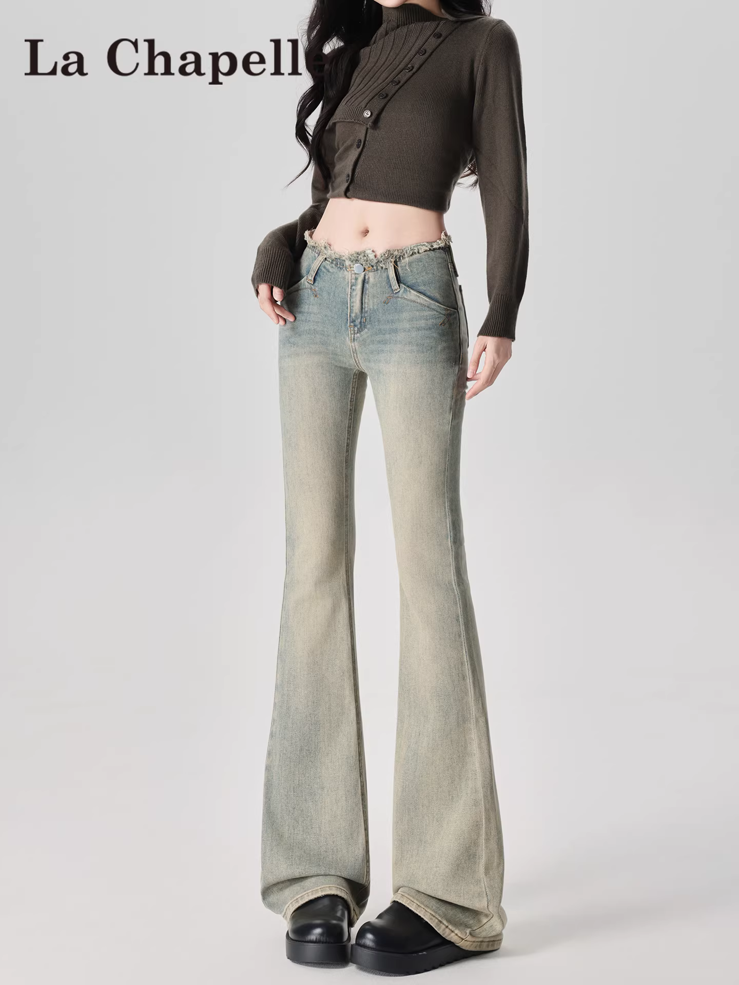 Quần jeans La Chapelle dáng ôm xòe, kiểu vintage, chất liệu cũ kỹ, dành cho nữ, mẫu mới thu đông 2025, cạp cao, không bó sát.