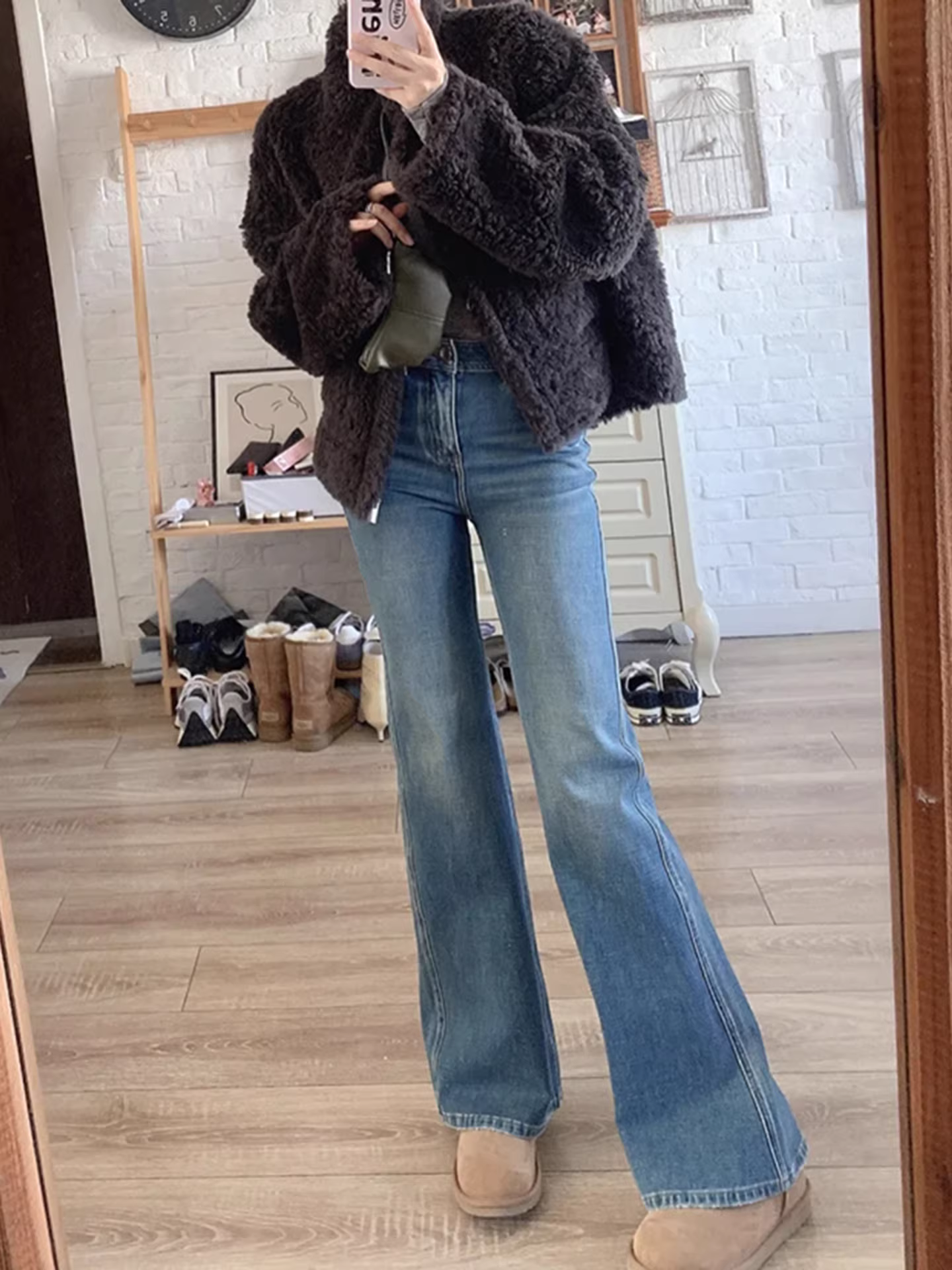 Quần jeans ống loe lót lông cừu La Chapelle dành cho nữ, mẫu mới thu đông 2025, cạp cao, tôn dáng.