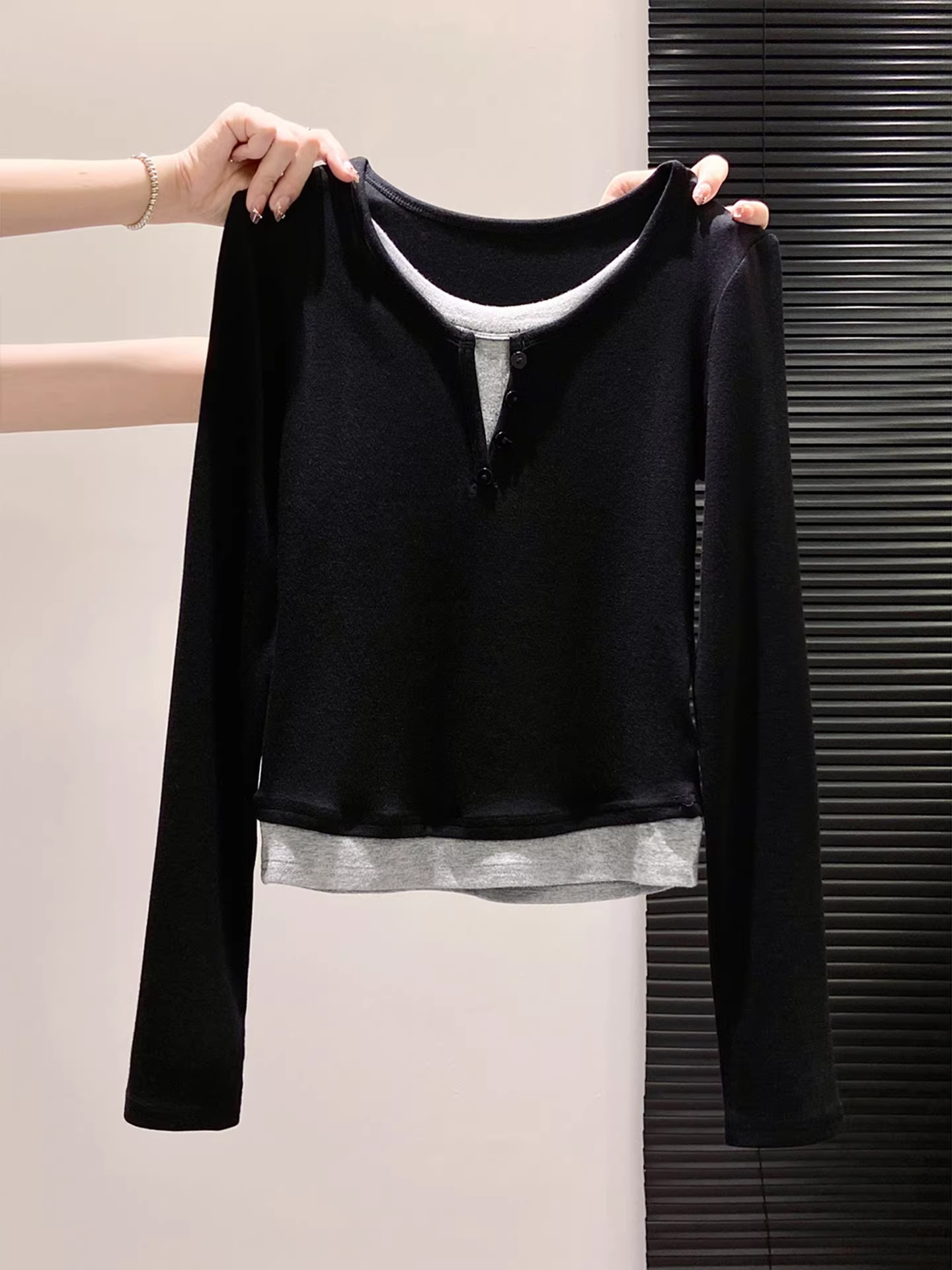 Áo thun dài tay giả hai mảnh La Chapelle dành cho nữ, thiết kế ôm sát mới mùa thu đông 2025, lớp trong.