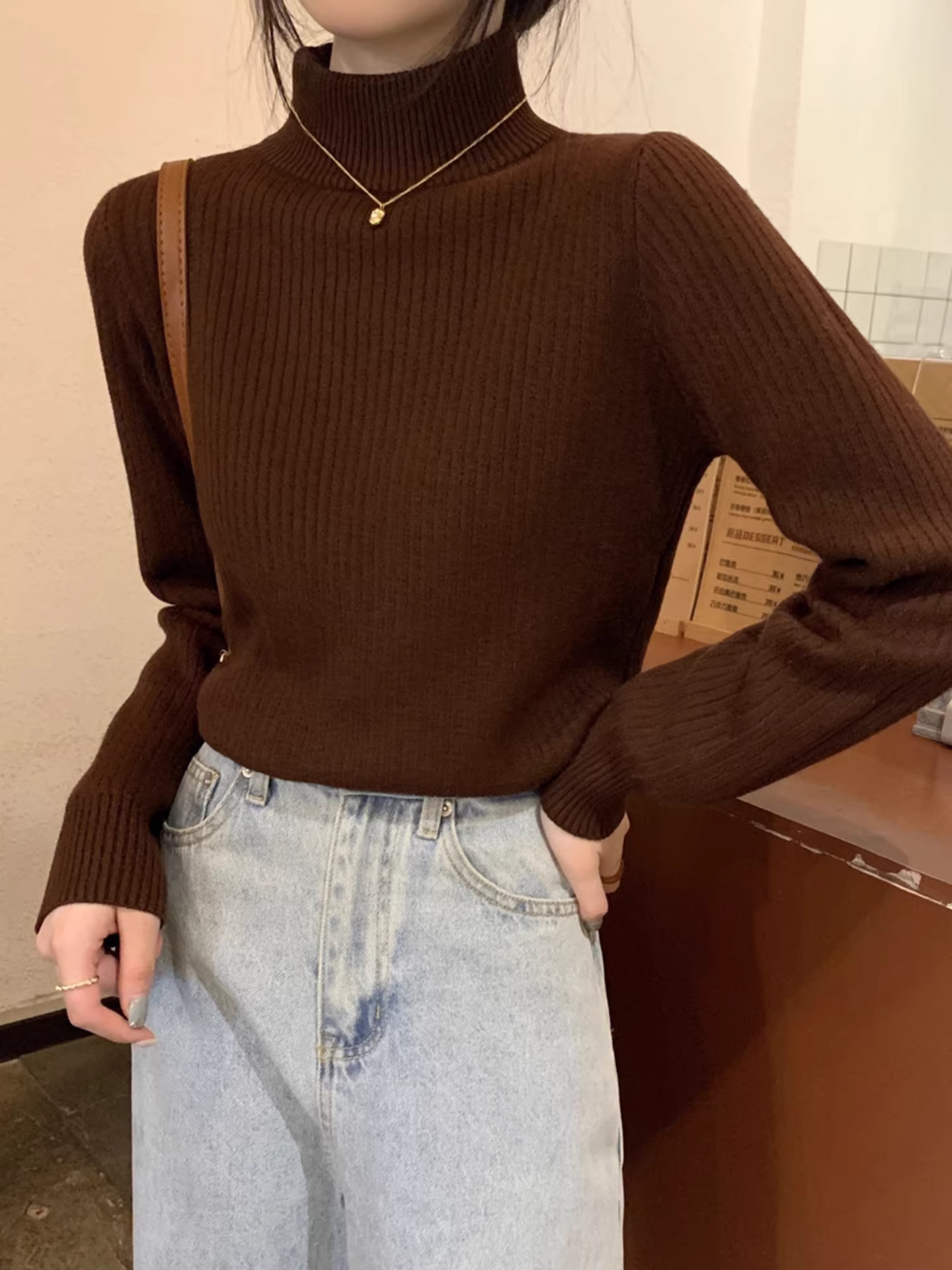 Áo len dệt kim cổ lọ nửa cao màu cà phê La Chapelle dành cho nữ, mẫu mới thu đông 2025, ấm áp, ôm dáng, mặc lót bên trong