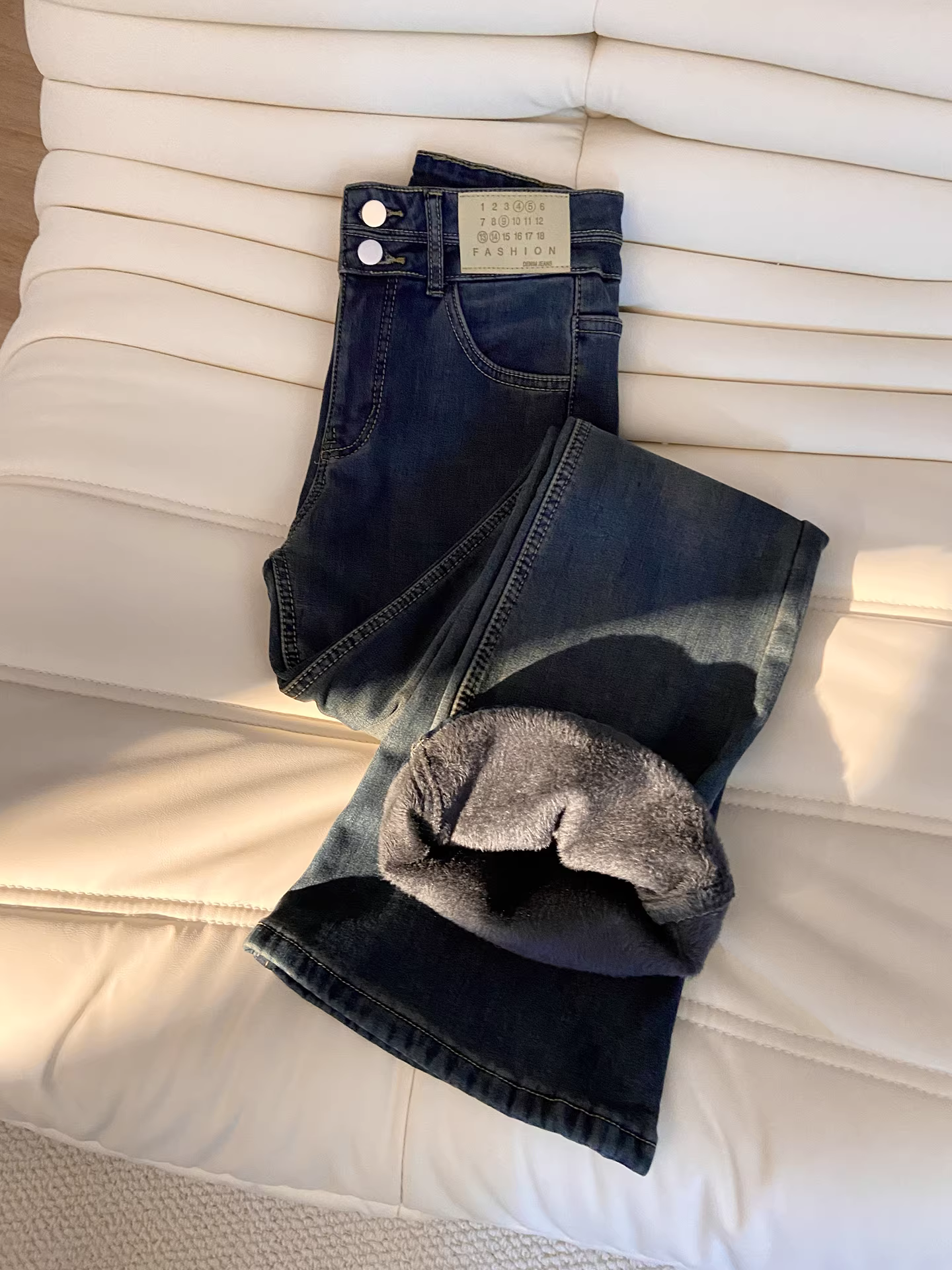 Quần jeans ống loe dày lót lông cừu đen La Chapelle dành cho nữ, kiểu dáng ôm dáng, size nhỏ, mùa thu đông 2025