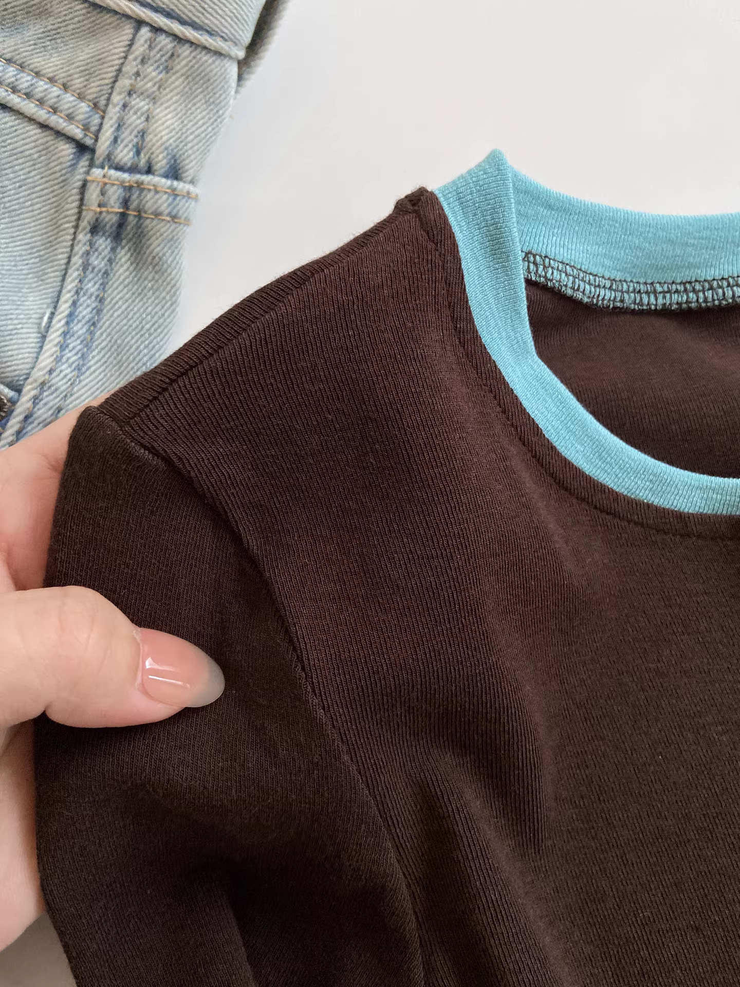 Áo thun nữ La Chapelle kiểu Hàn Quốc phối màu, tay dài, dáng ôm, mùa thu đông 2025