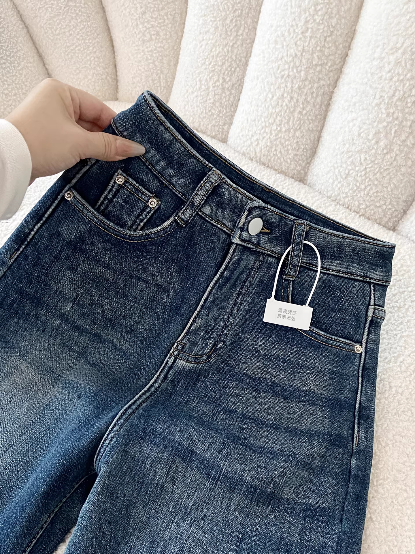 Quần jeans ống rộng dày dặn lót lông cừu đen La Chapelle dành cho nữ, mẫu mới thu đông 2025, dáng thẳng, size nhỏ nhắn