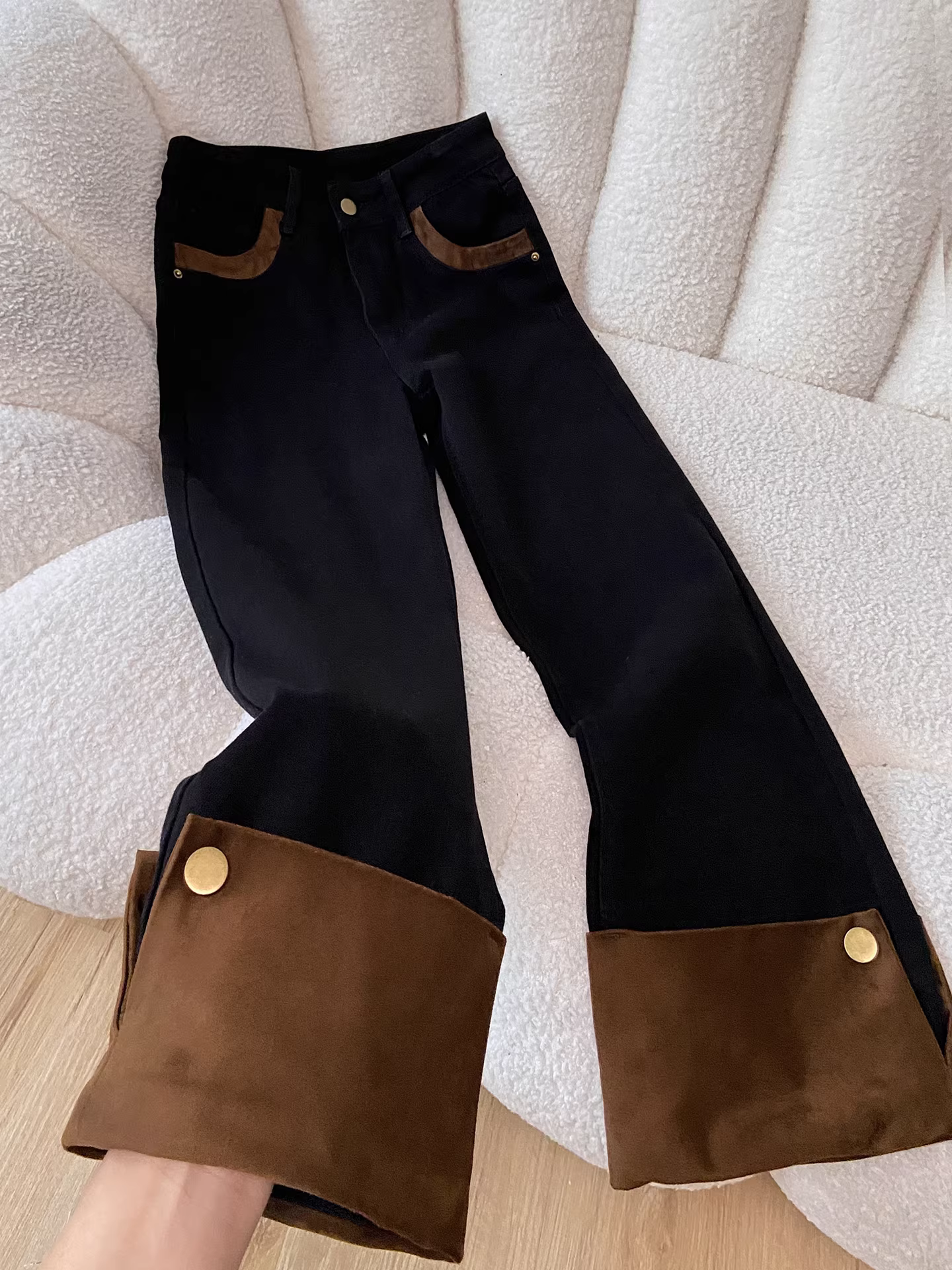 Quần jean nữ La Chapelle chất liệu nỉ đen dày, dáng thẳng, mùa thu đông 2025, kiểu cạp cao, ống lửng, dáng thuốc lá