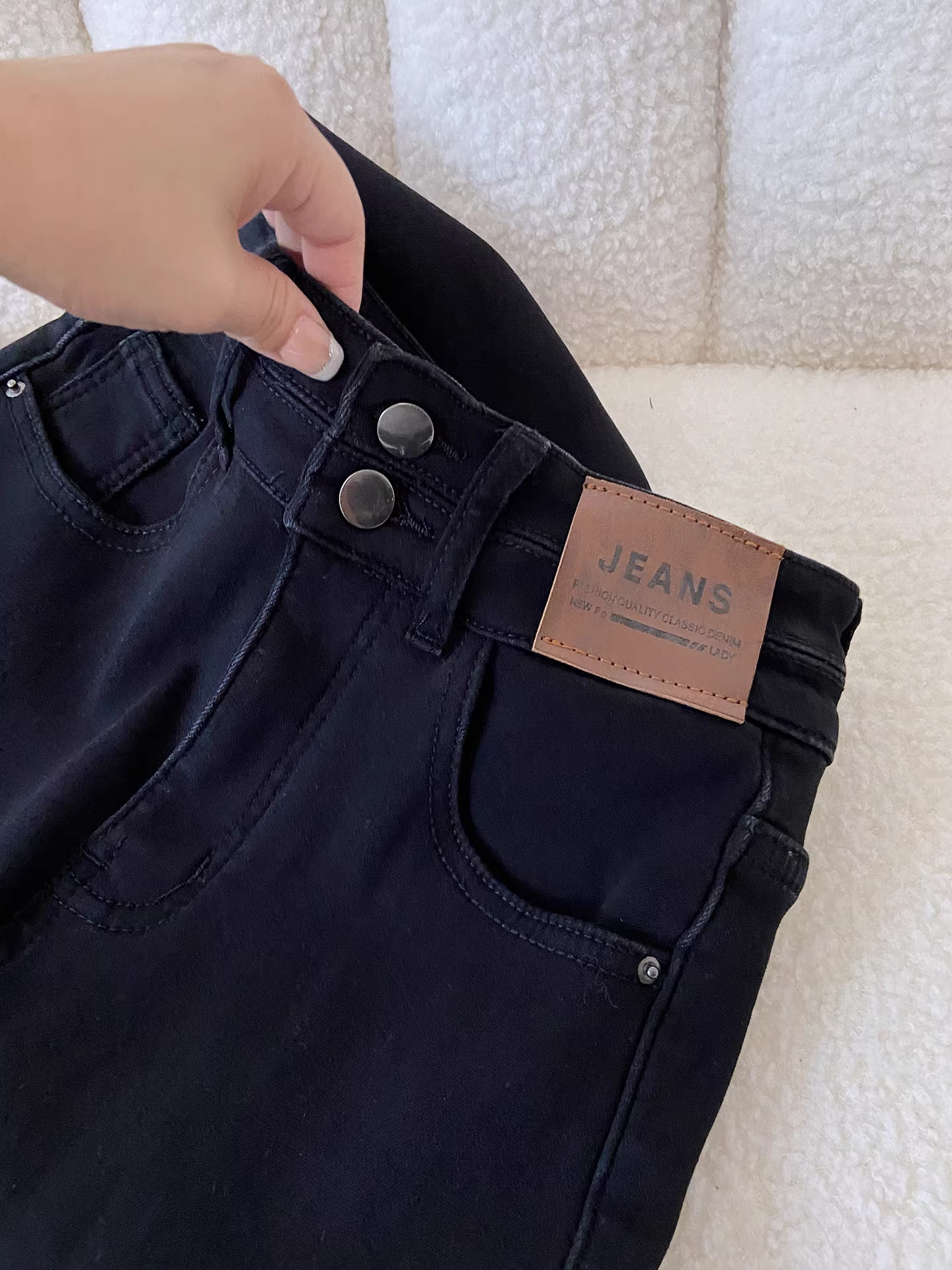 Quần jeans đen La Chapelle dáng thẳng, cạp cao, lót lông giữ ấm, kiểu dáng ôm dáng, dành cho nữ, mẫu mới thu đông 2025