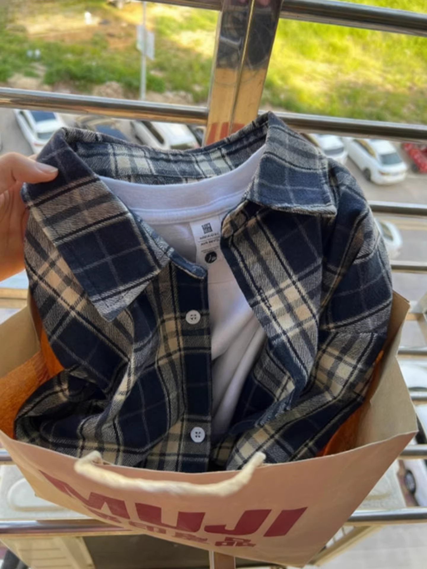 Áo sơ mi nữ La Chapelle kẻ đen tay dài, kiểu dáng rộng rãi, phong cách thoải mái, mùa thu đông 2025 mới.