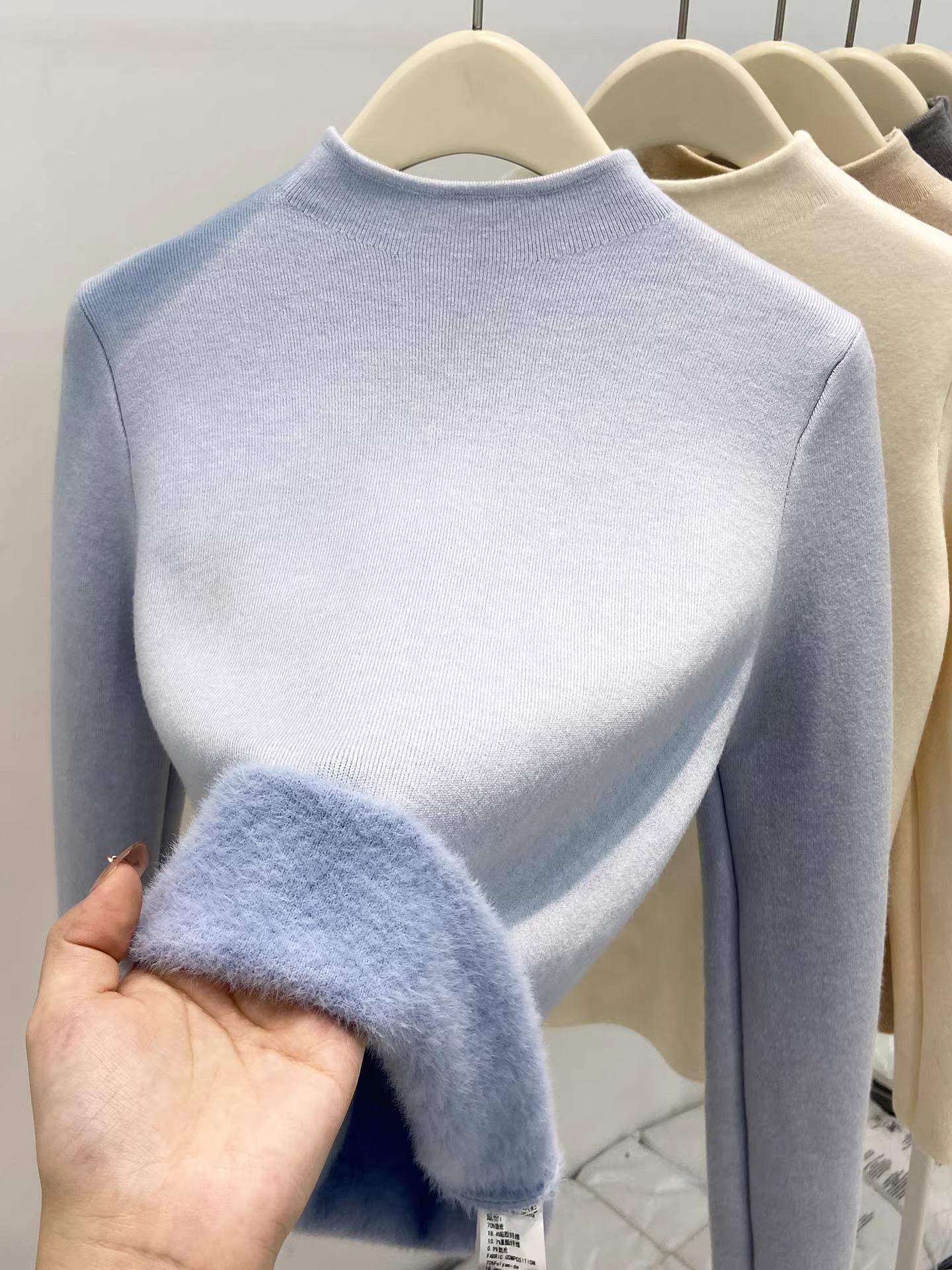 Áo len nữ La Chapelle cổ nửa cao màu đen, lớp trong, kiểu dáng nhỏ nhắn, thu đông 2025