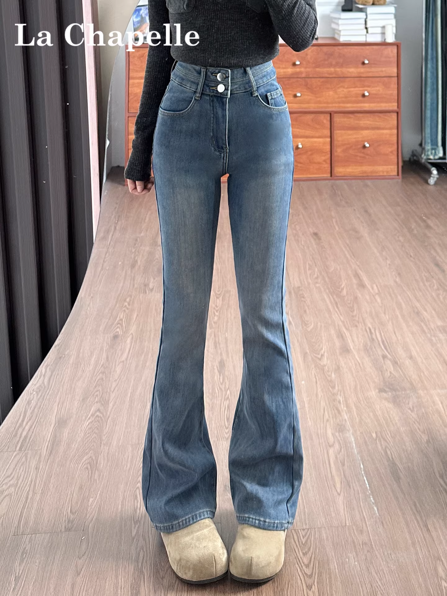 Quần jean nữ La Chapelle dáng loe, lót lông cừu, dày dặn, hai khuy, kiểu dáng ôm dáng tôn dáng, mùa thu đông 2025