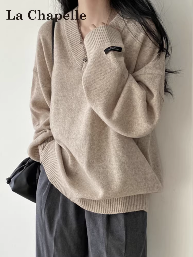 Áo len dệt kim dài tay màu sáng La Chapelle dành cho nữ 2025, kiểu dáng mùa thu đông mới, phong cách lười biếng, dáng rộng, cổ chữ V, mặc trong