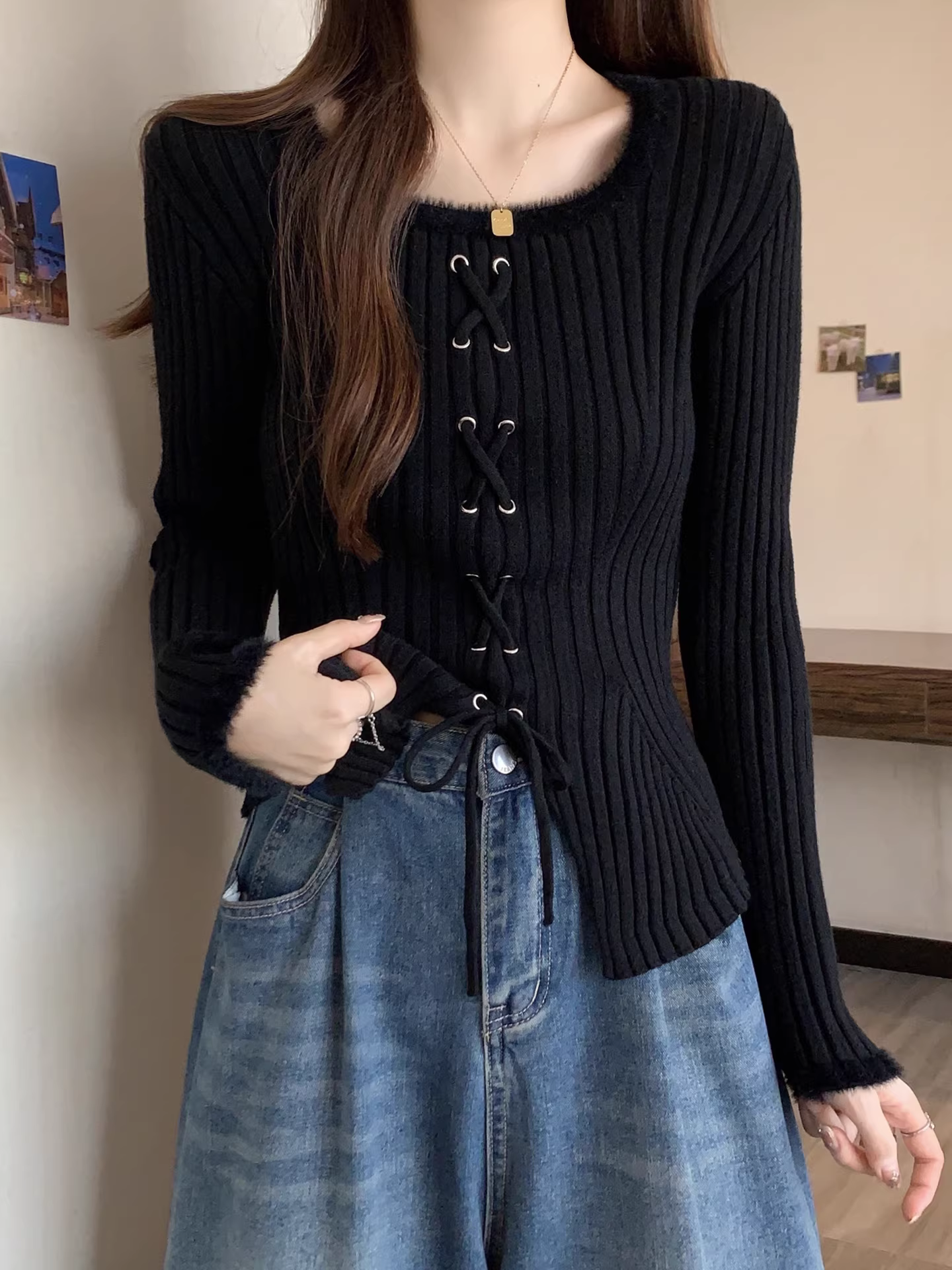 Áo len nữ La Chapelle màu đen, cổ tròn, tay dài, dây rút, kiểu dáng mới thu đông 2025, mặc lót bên trong