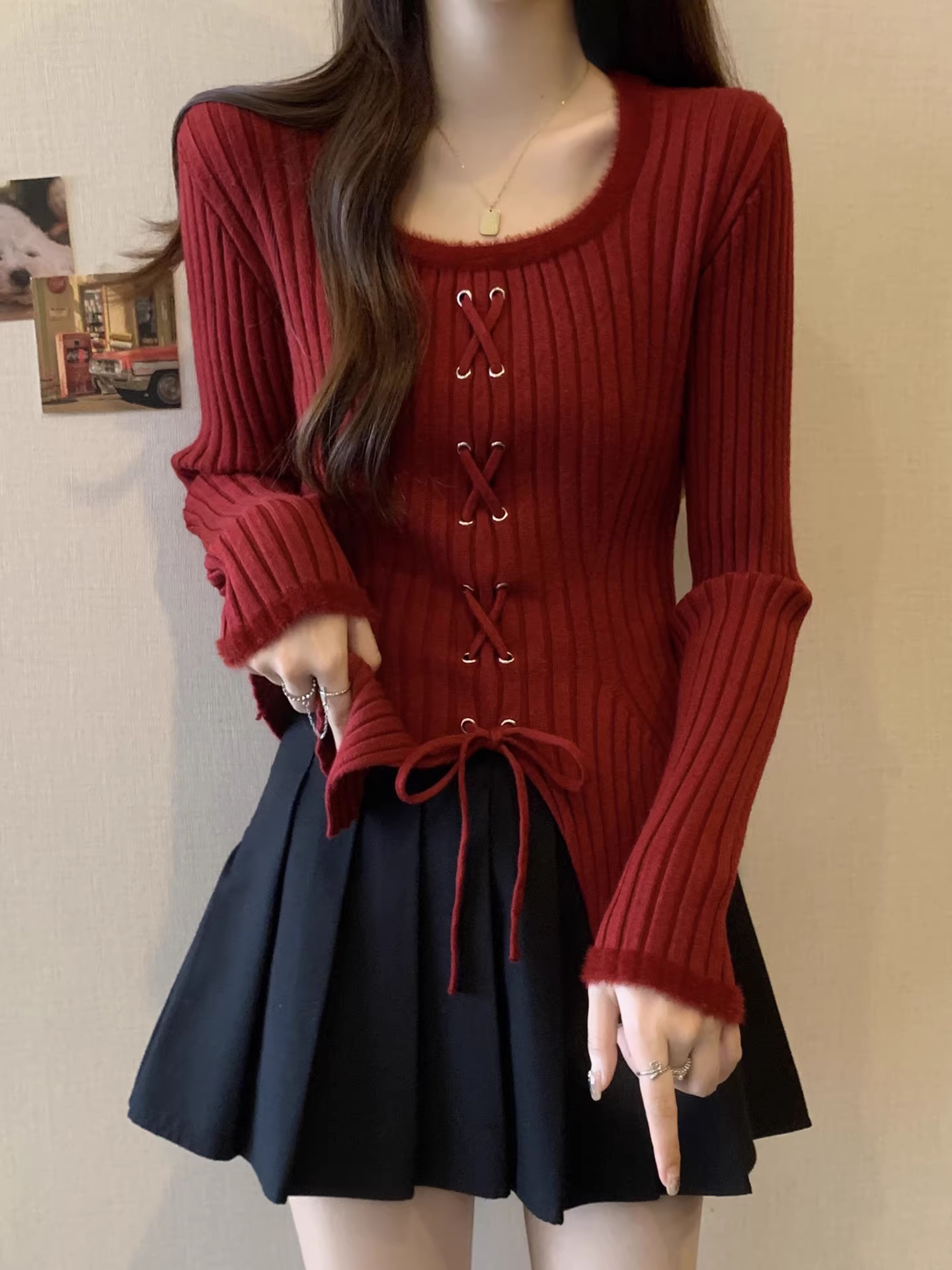 Áo len nữ La Chapelle màu đen, cổ tròn, tay dài, dây rút, kiểu dáng mới thu đông 2025, mặc lót bên trong