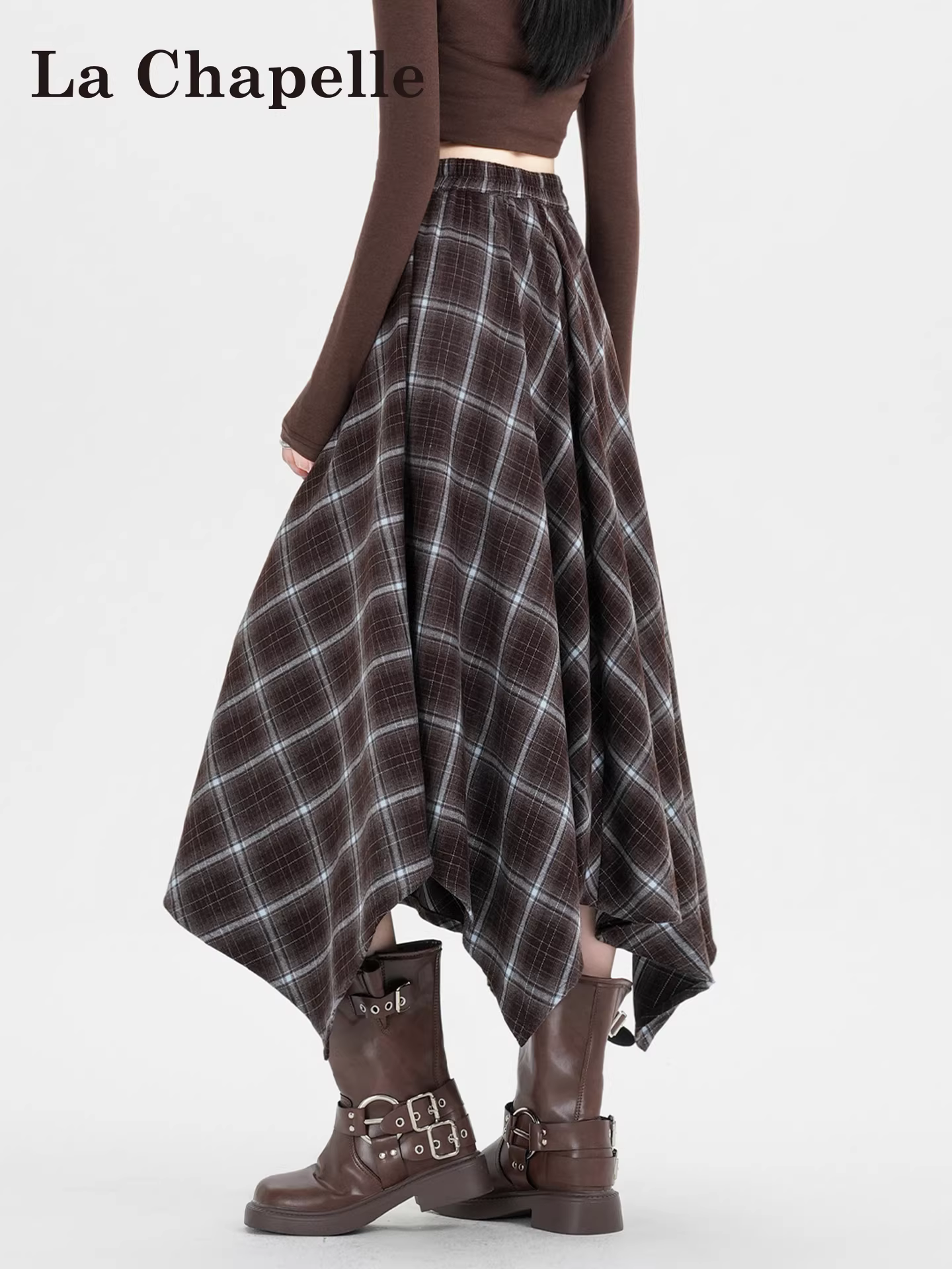 Váy kẻ sọc nâu La Chapelle dáng bất đối xứng dành cho nữ, mẫu mới thu đông 2025, cạp cao, dáng ngắn, dành cho người nhỏ nhắn