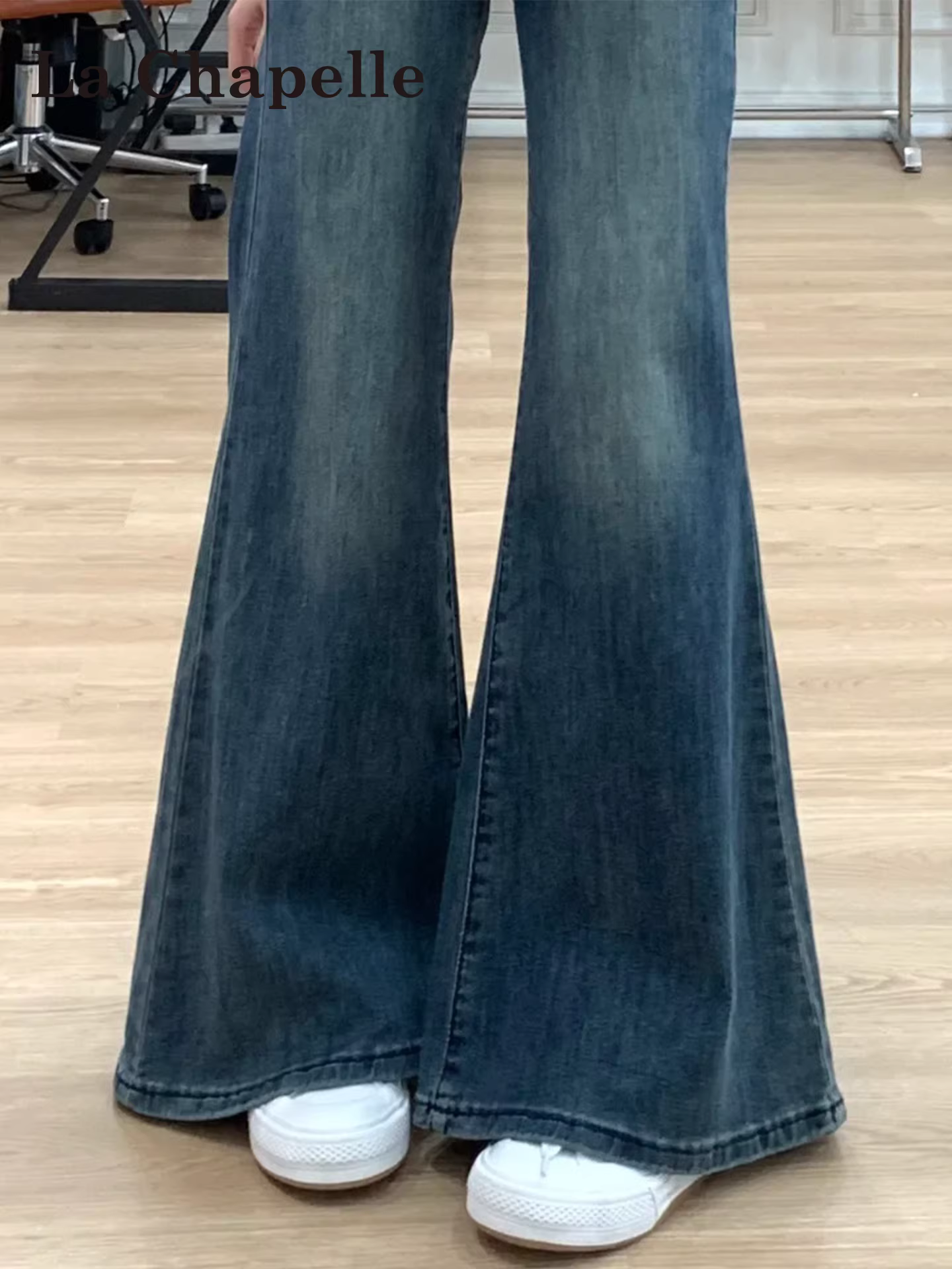 Quần jean ống loe lót lông mềm mại La Chapelle dành cho nữ, kiểu mới thu đông 2025, quần ống chuông cạp cao dáng nhỏ nhắn.