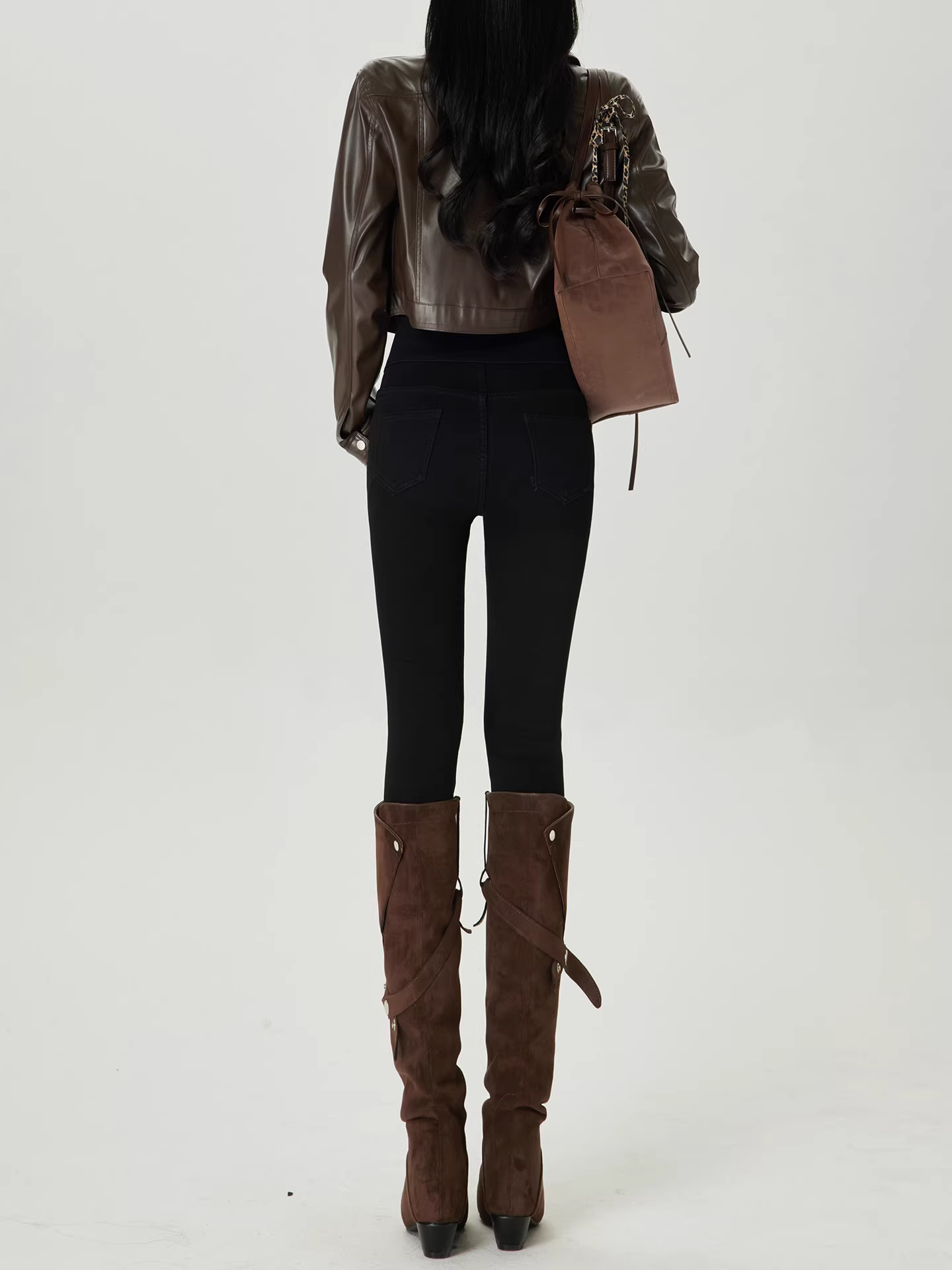 Quần jean nữ La Chapelle màu đen, lót lông cừu, dày, ôm dáng, kiểu dáng mới thu đông 2025, kiểu dáng ôm sát.